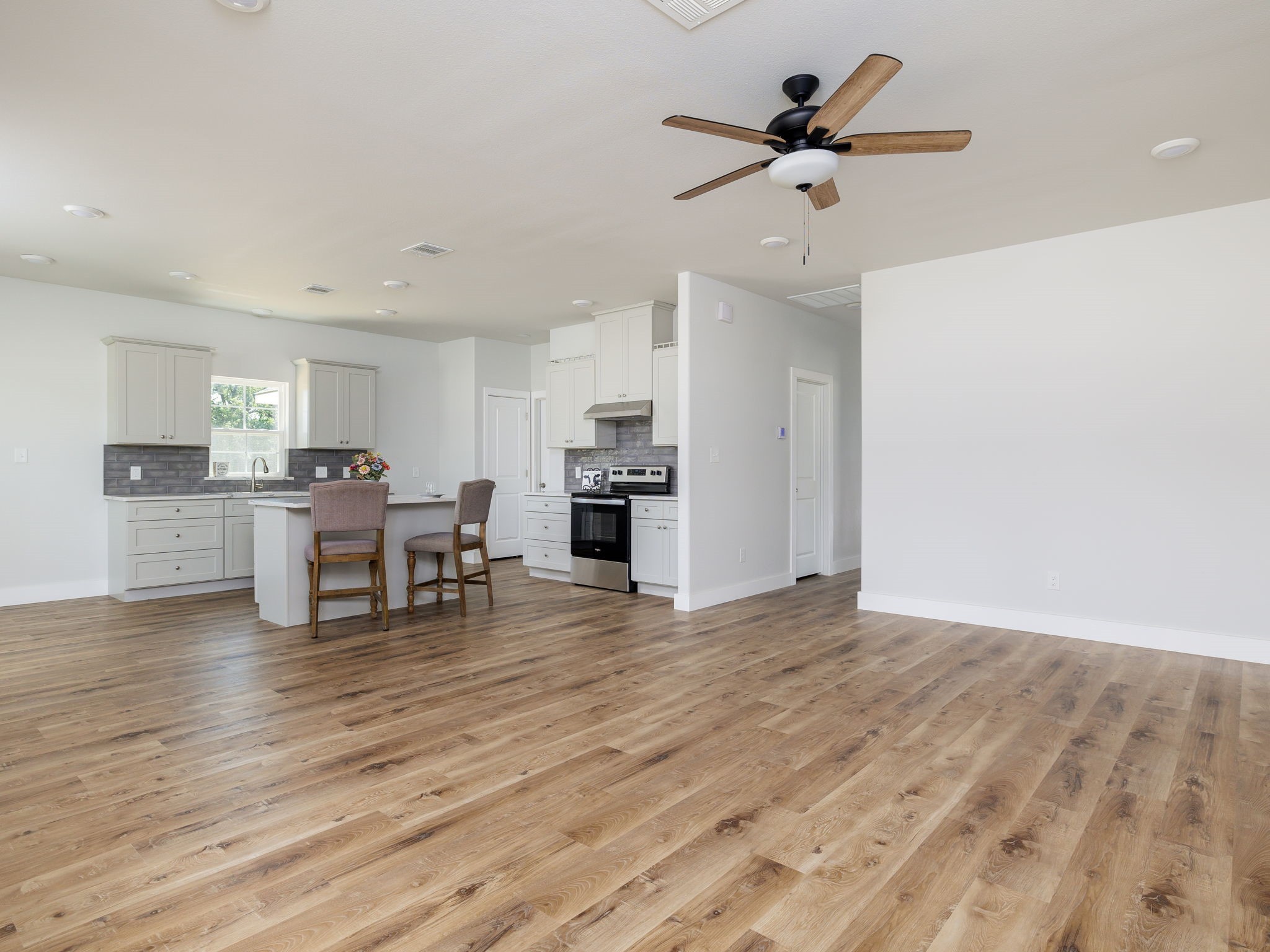 1087 County Road 415 West Property Photo 4