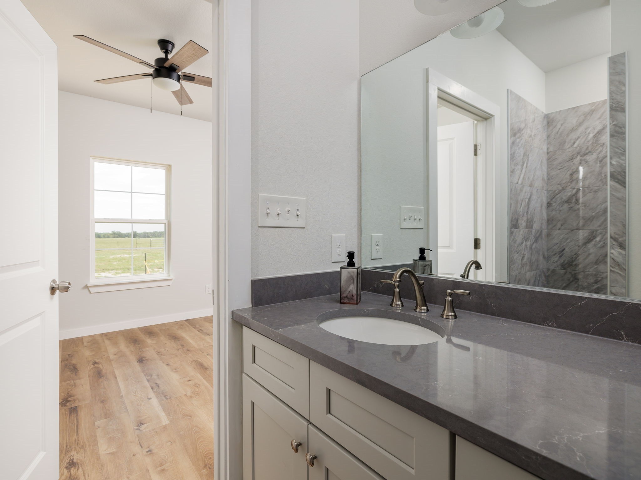 1087 County Road 415 West Property Photo 13