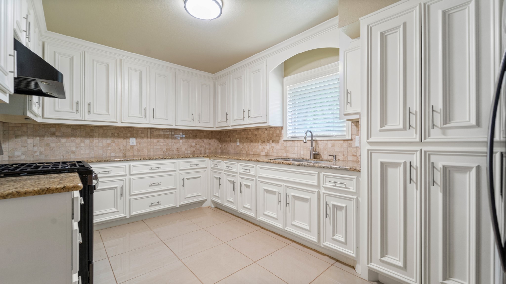 2715 Toyah Avenue Property Photo 4