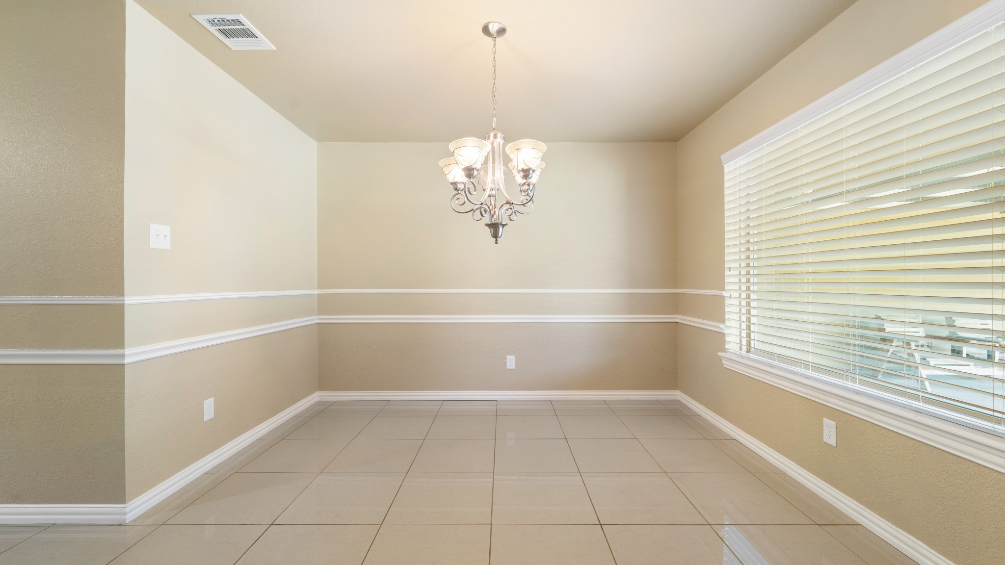 2715 Toyah Avenue Property Photo 6