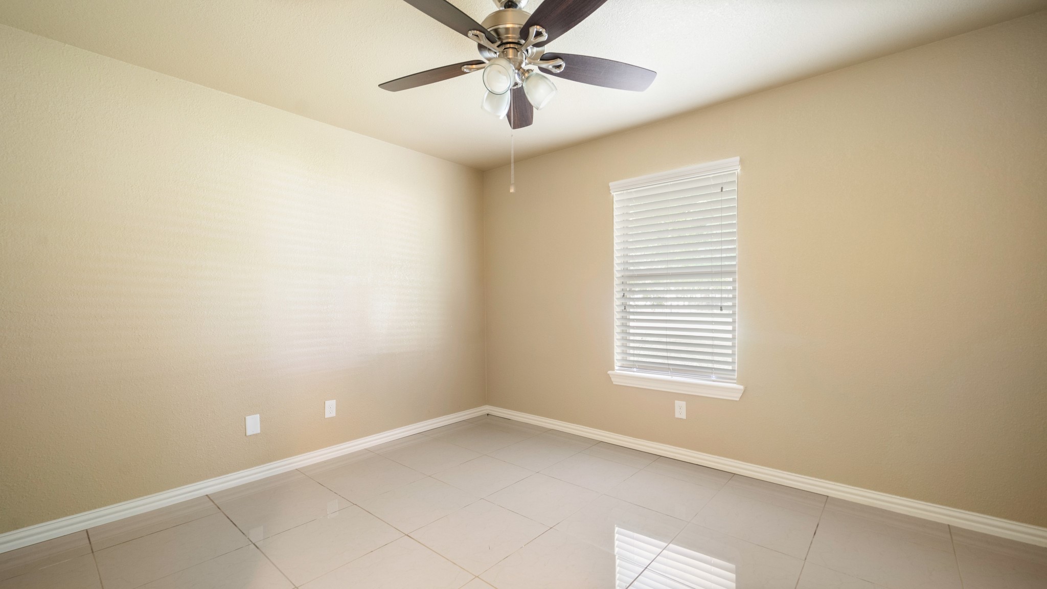 2715 Toyah Avenue Property Photo 8