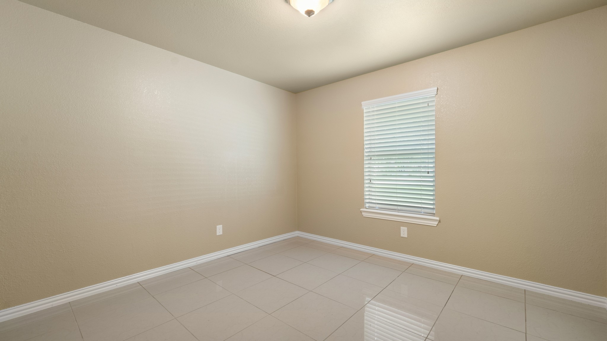 2715 Toyah Avenue Property Photo 9