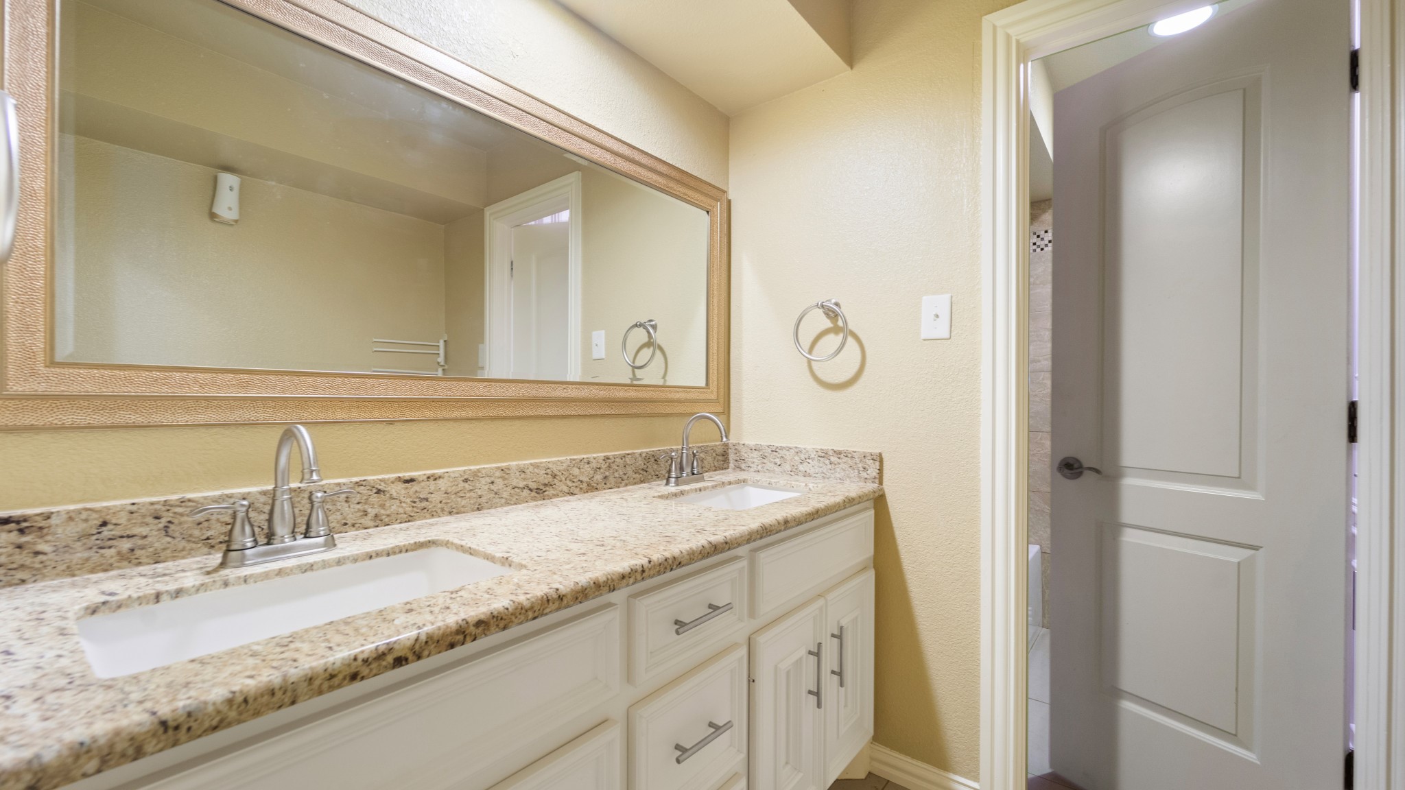 2715 Toyah Avenue Property Photo 12