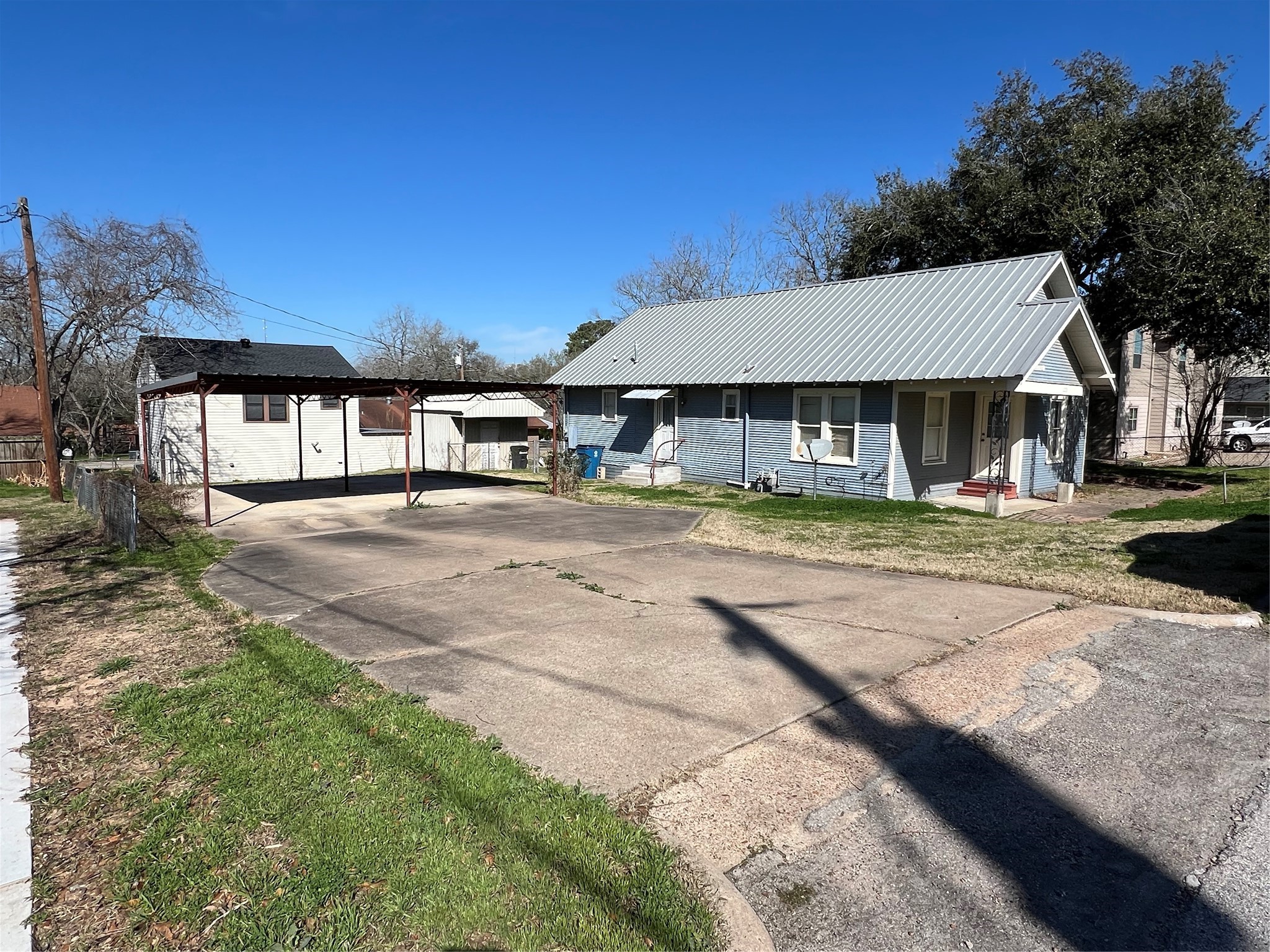 220 S Tesch Street Property Photo 2