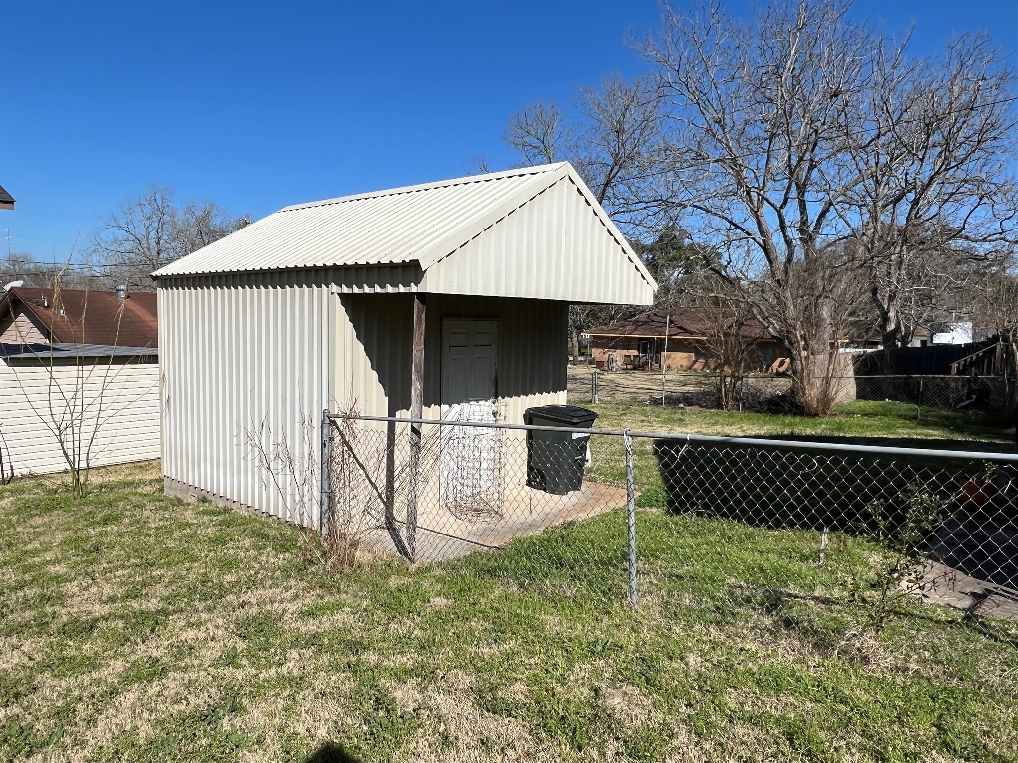 220 S Tesch Street Property Photo 4