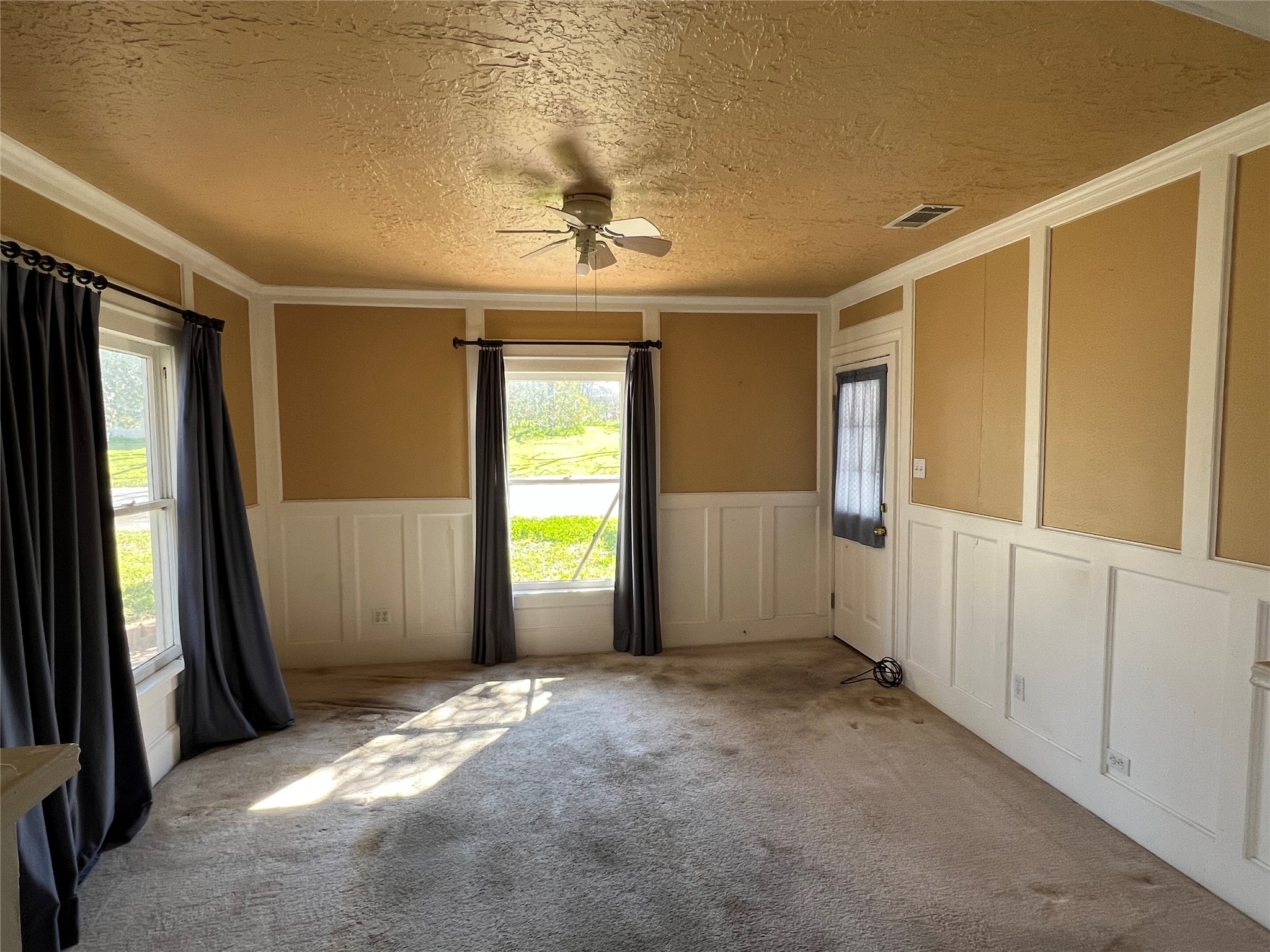 220 S Tesch Street Property Photo 7