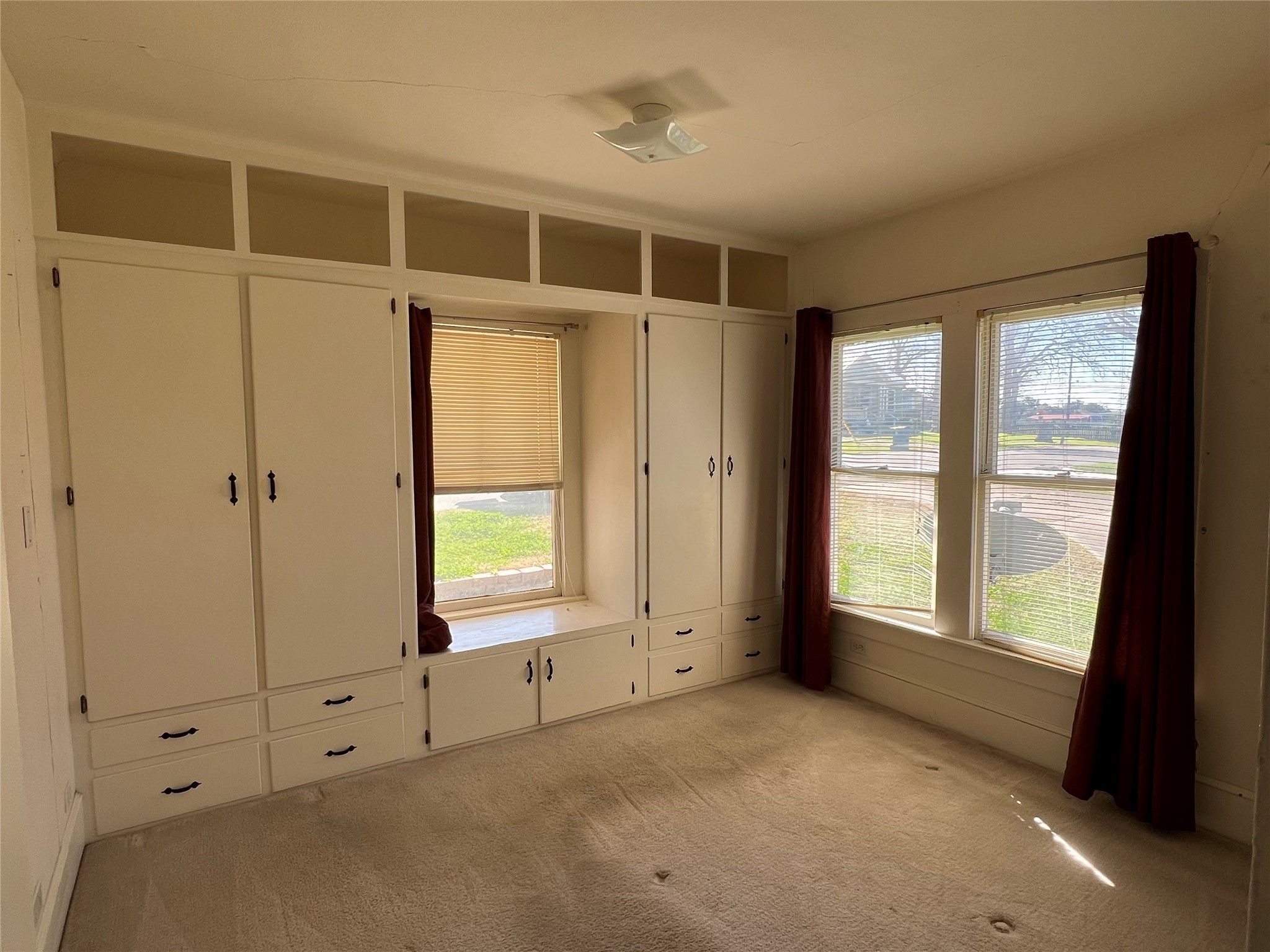 220 S Tesch Street Property Photo 8