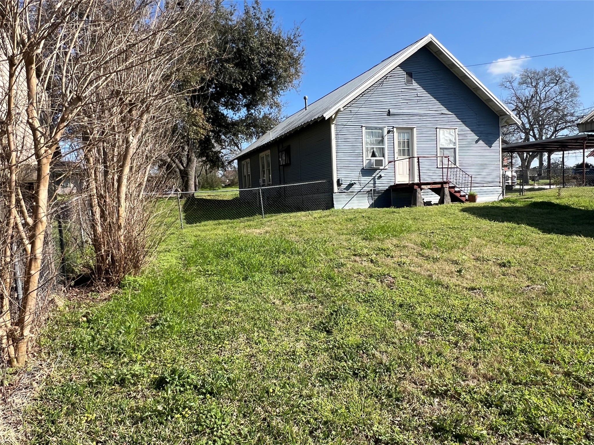 220 S Tesch Street Property Photo 14