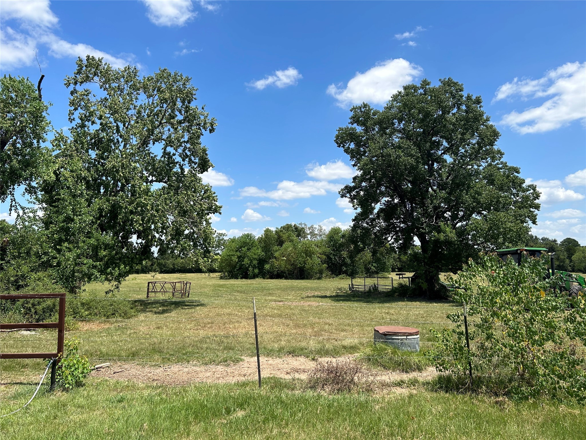 19522 Becker Road Property Photo 4