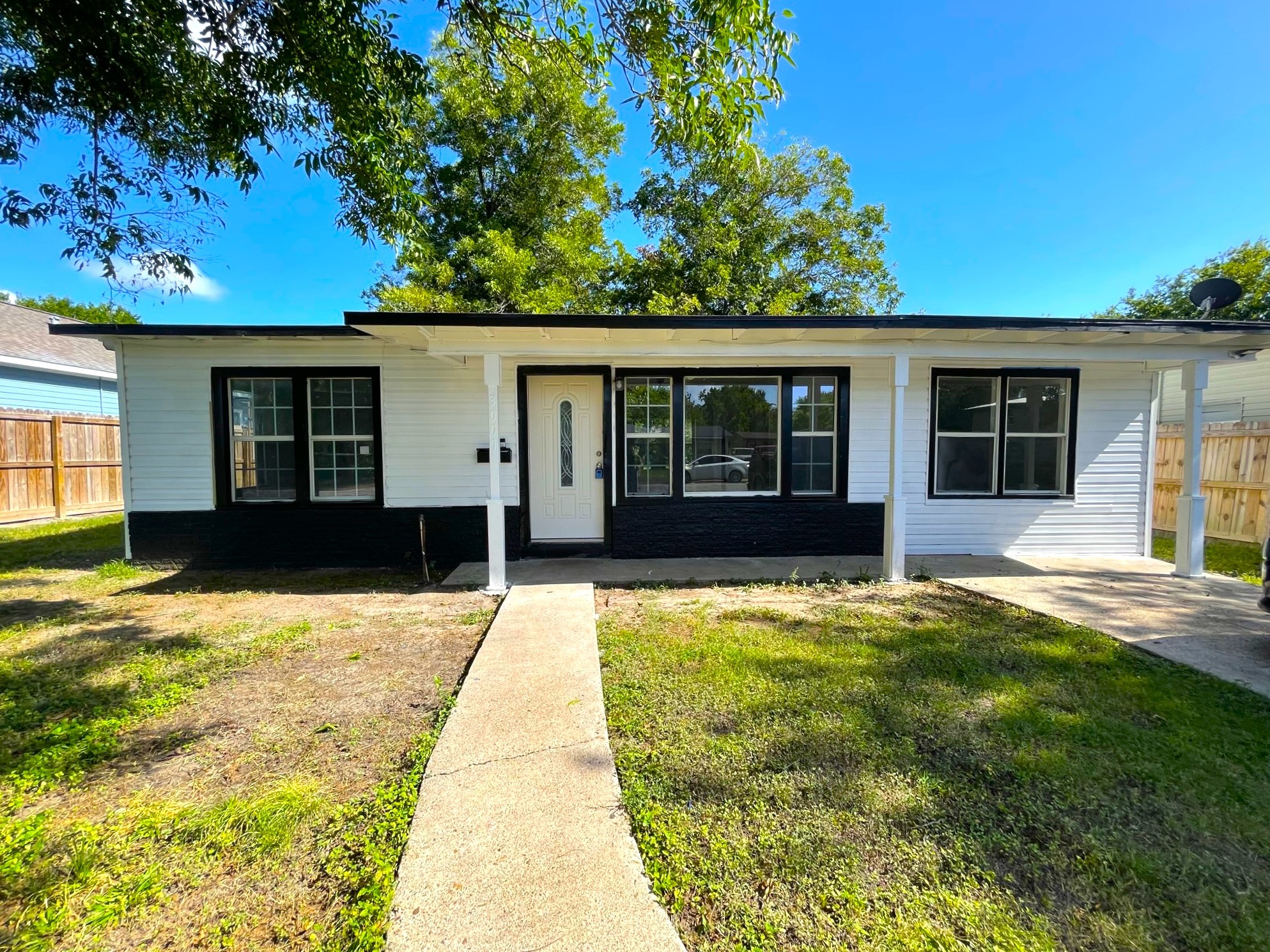 3007 Meadowlane Street Property Photo 1