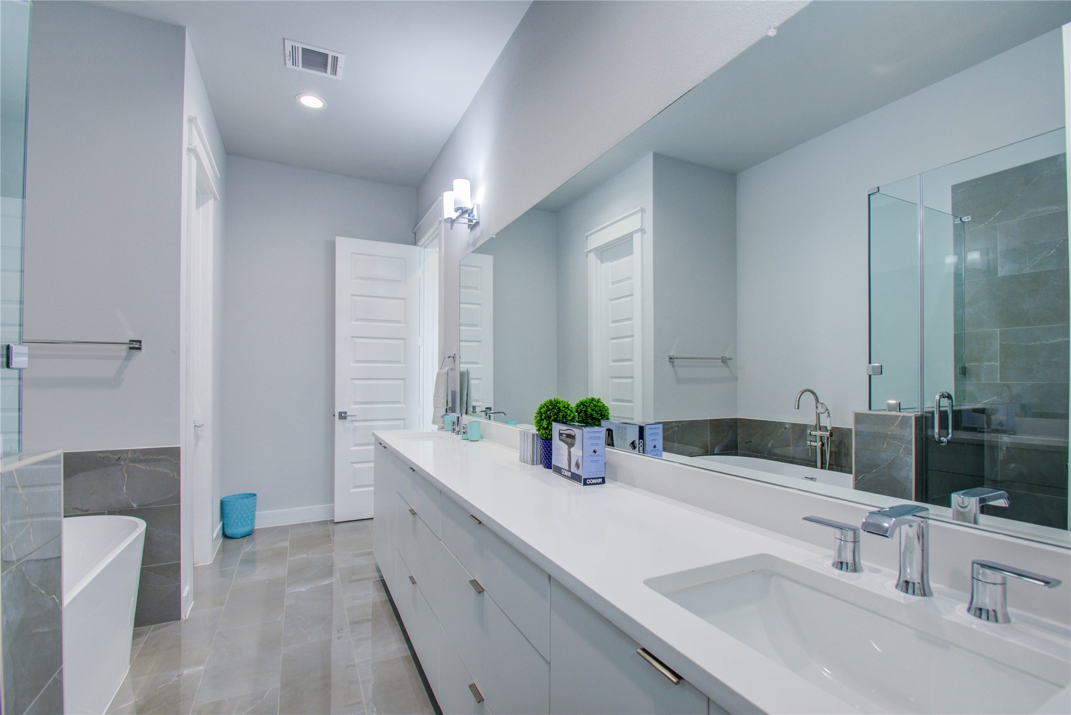 2549 Hollister Street Property Photo 13