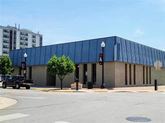 734 Commercial Street Property Photo
