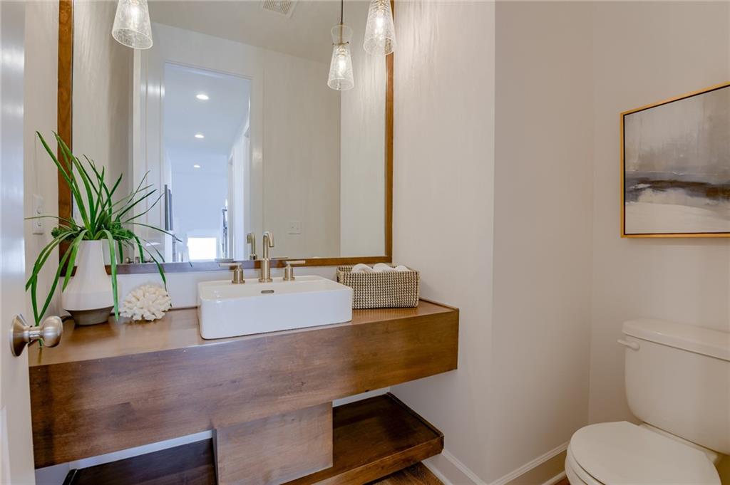 2436 W 180th Street Property Photo 19