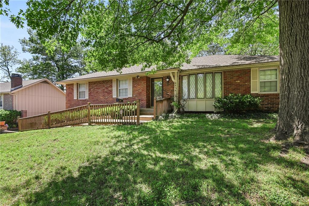 6820 Wildwood Drive Property Photo 1