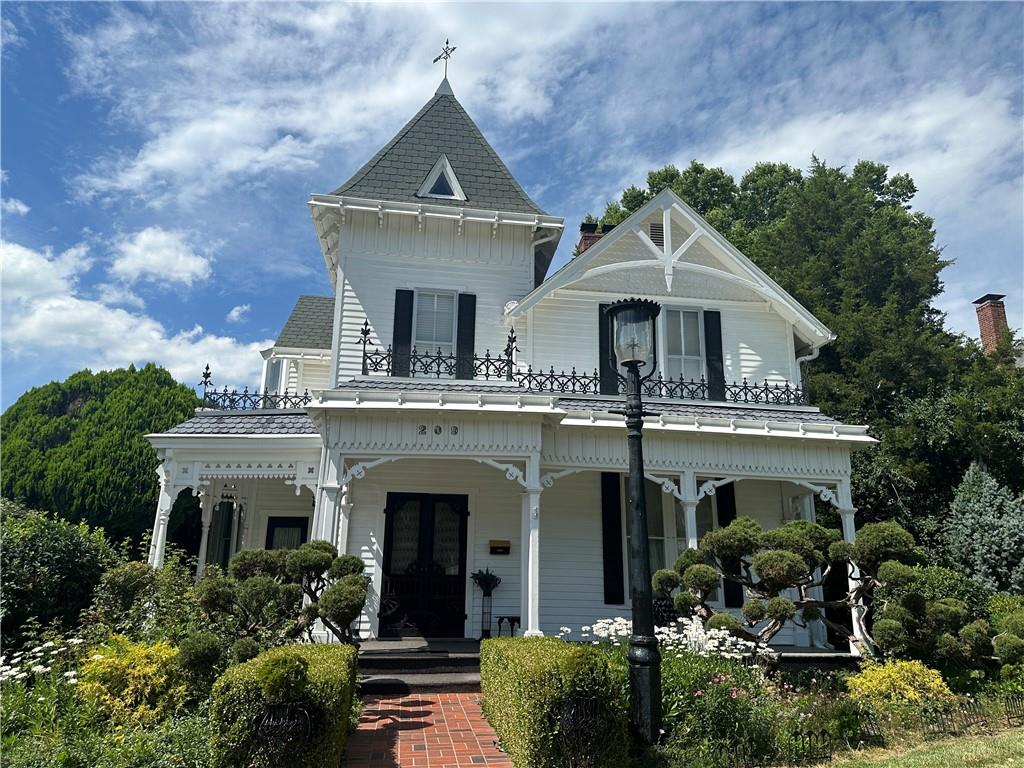 209 Grover Street Property Photo