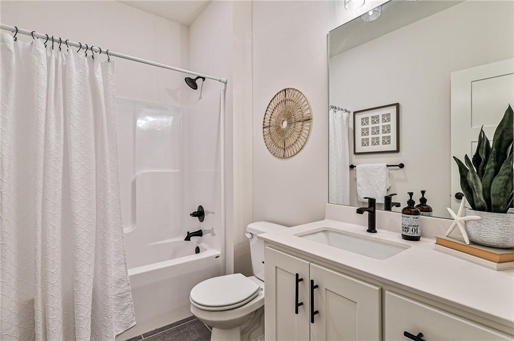 913 Nw Crestwood Drive Property Photo 7