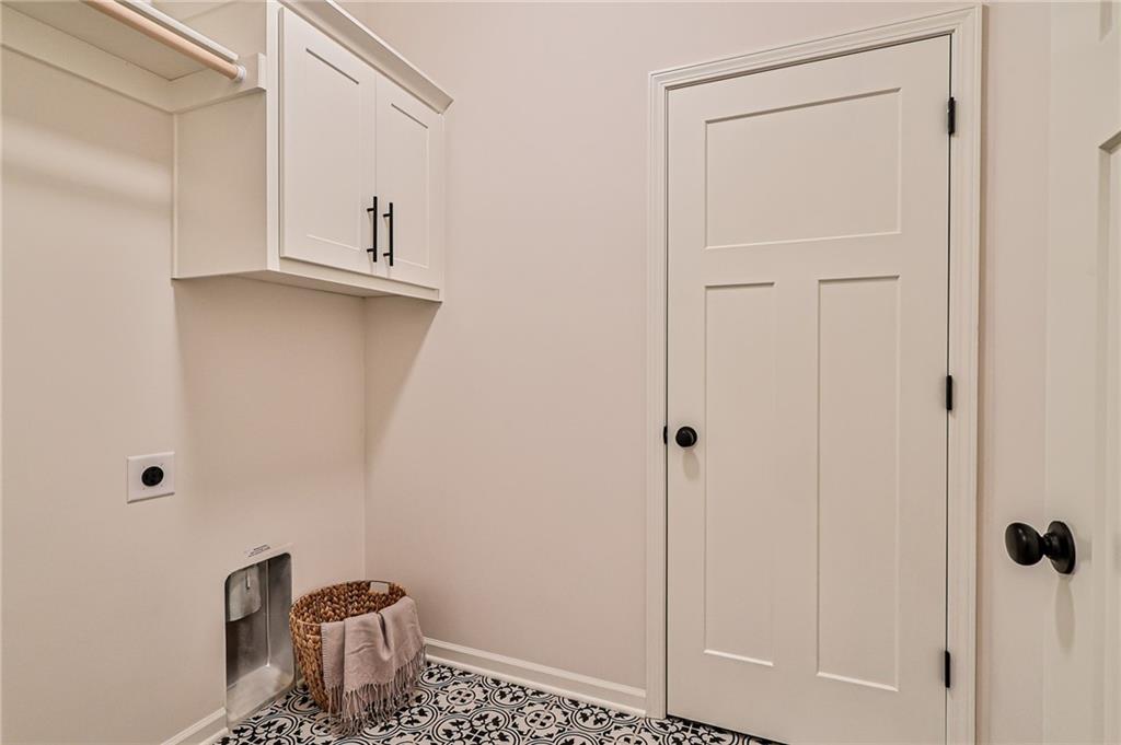 913 Nw Crestwood Drive Property Photo 11