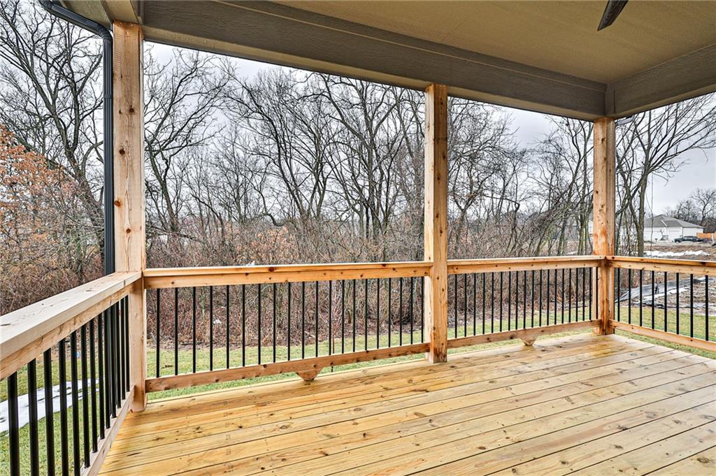 913 Nw Crestwood Drive Property Photo 34