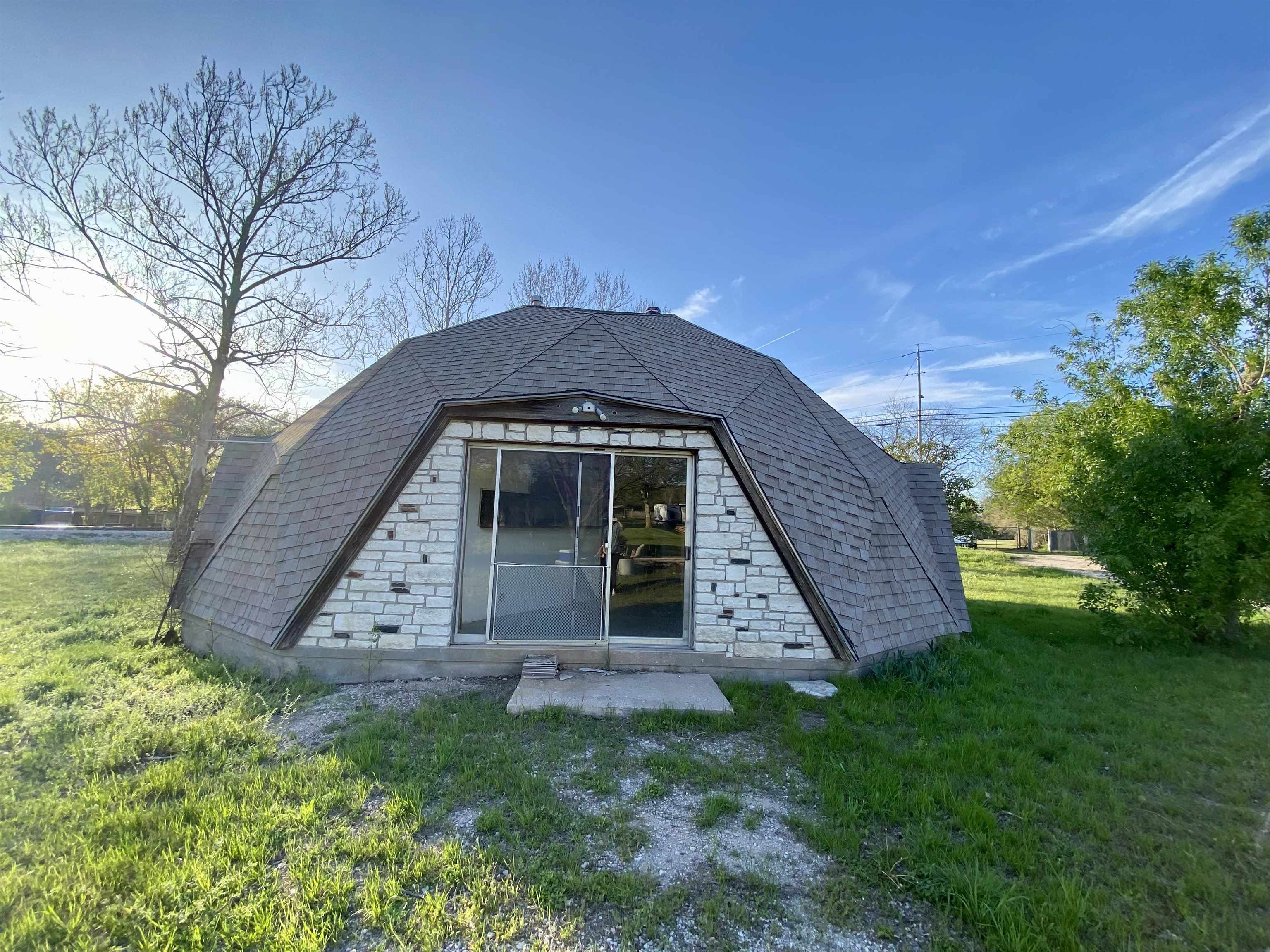 501 E Pecan Street Property Photo 2