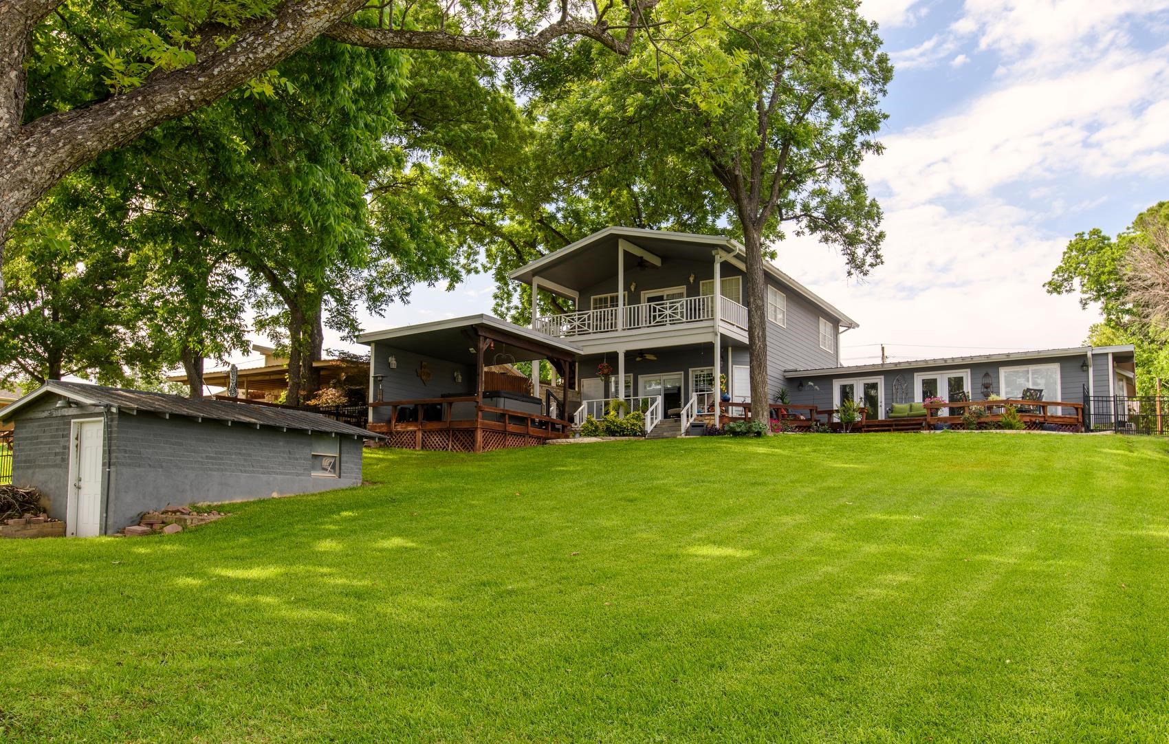 1912 Bluebonnet Lane Property Photo 3