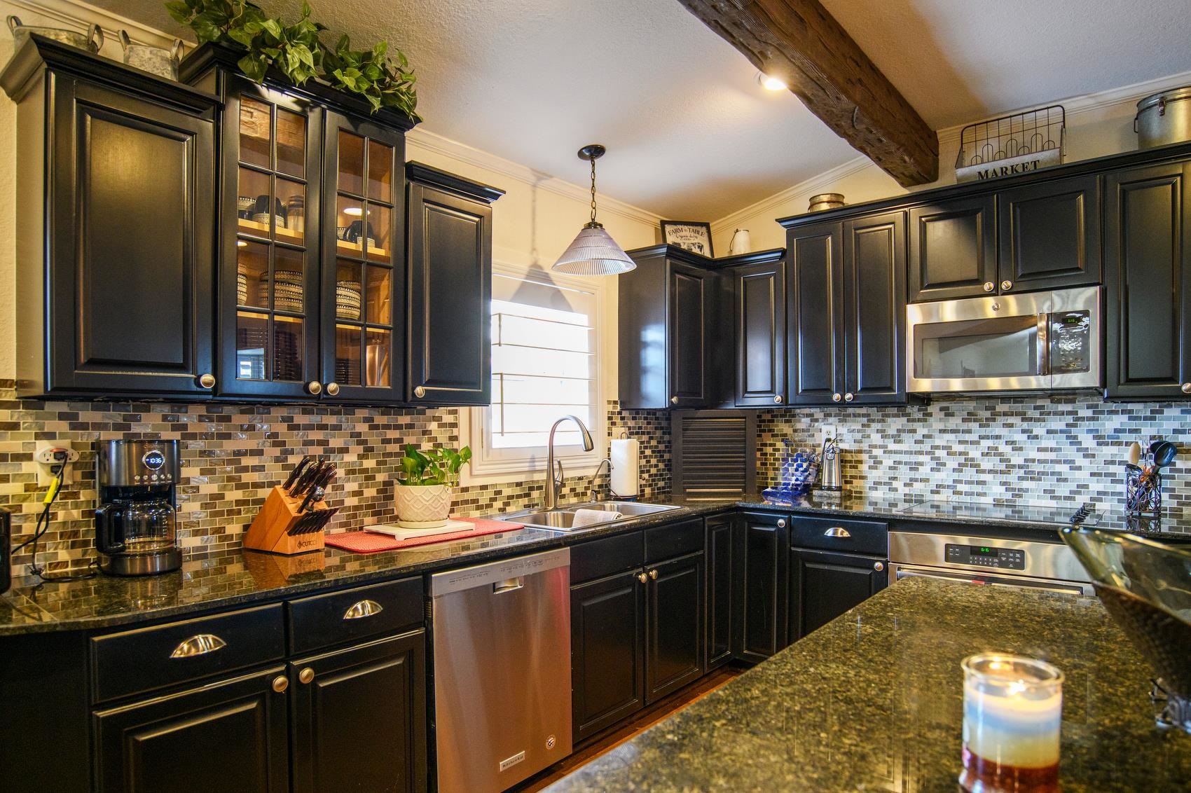 1912 Bluebonnet Lane Property Photo 11