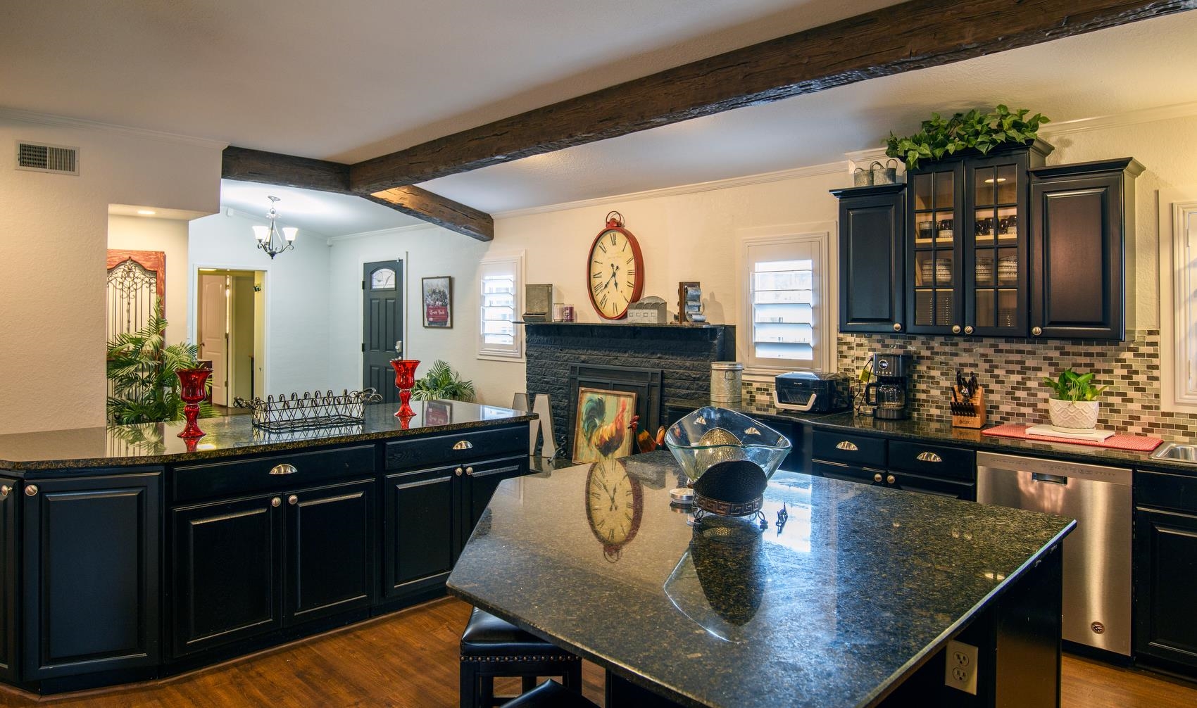 1912 Bluebonnet Lane Property Photo 12