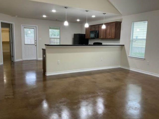 1607 Navajo Trl Property Photo 5