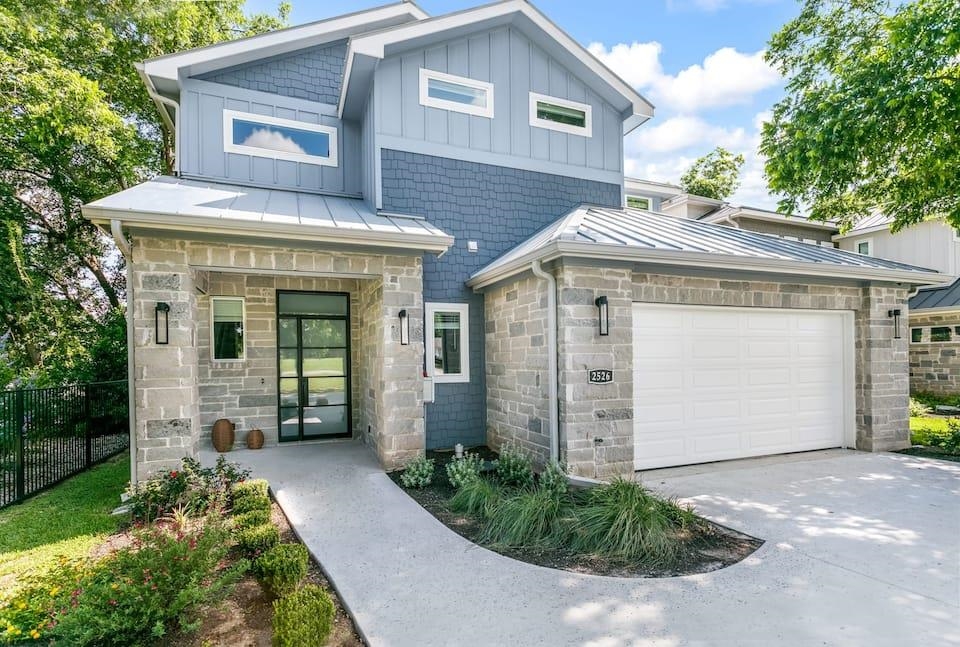 2526 River Oaks Drive Property Photo 1