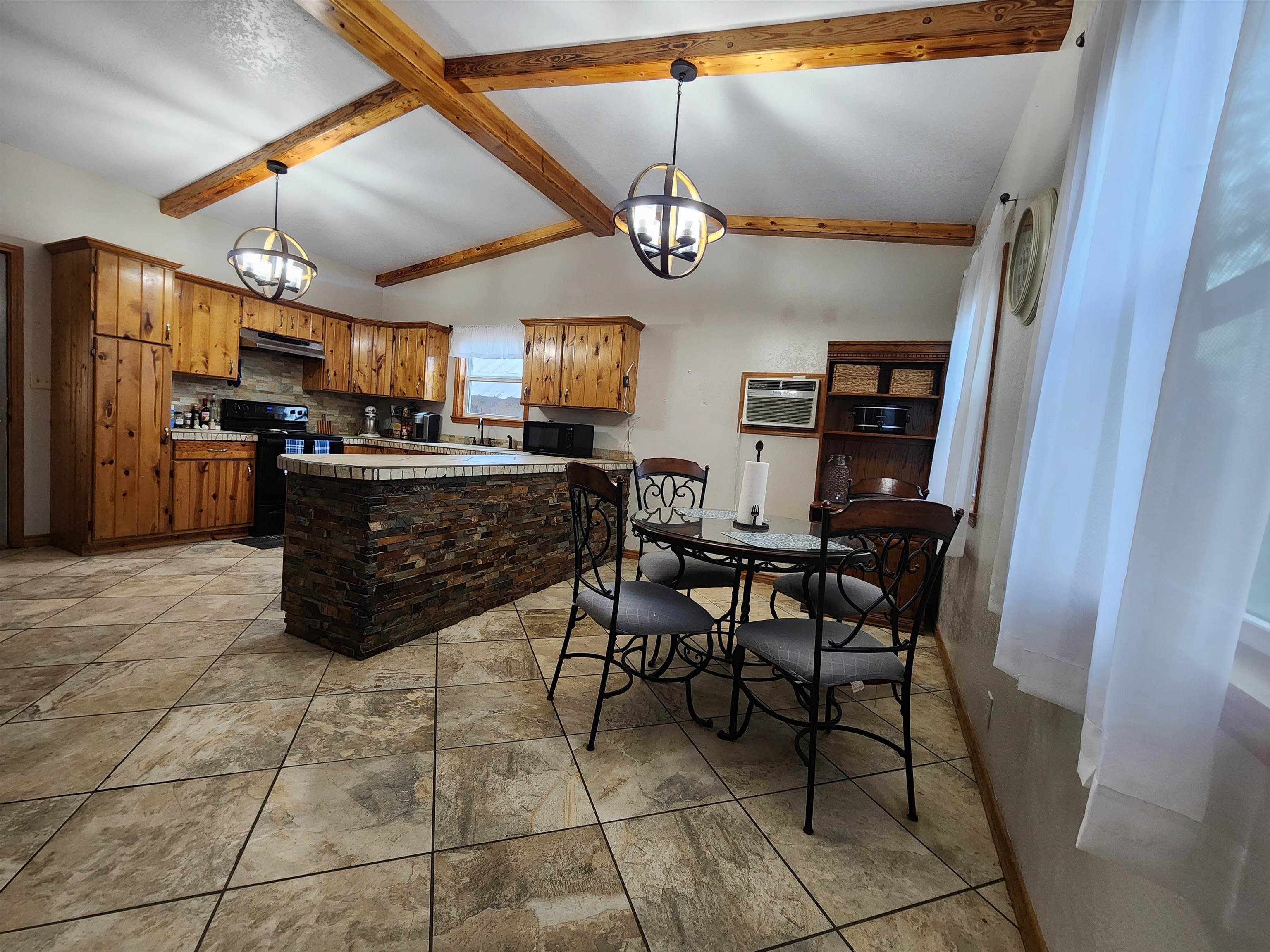 624 Cr 408d Property Photo 12