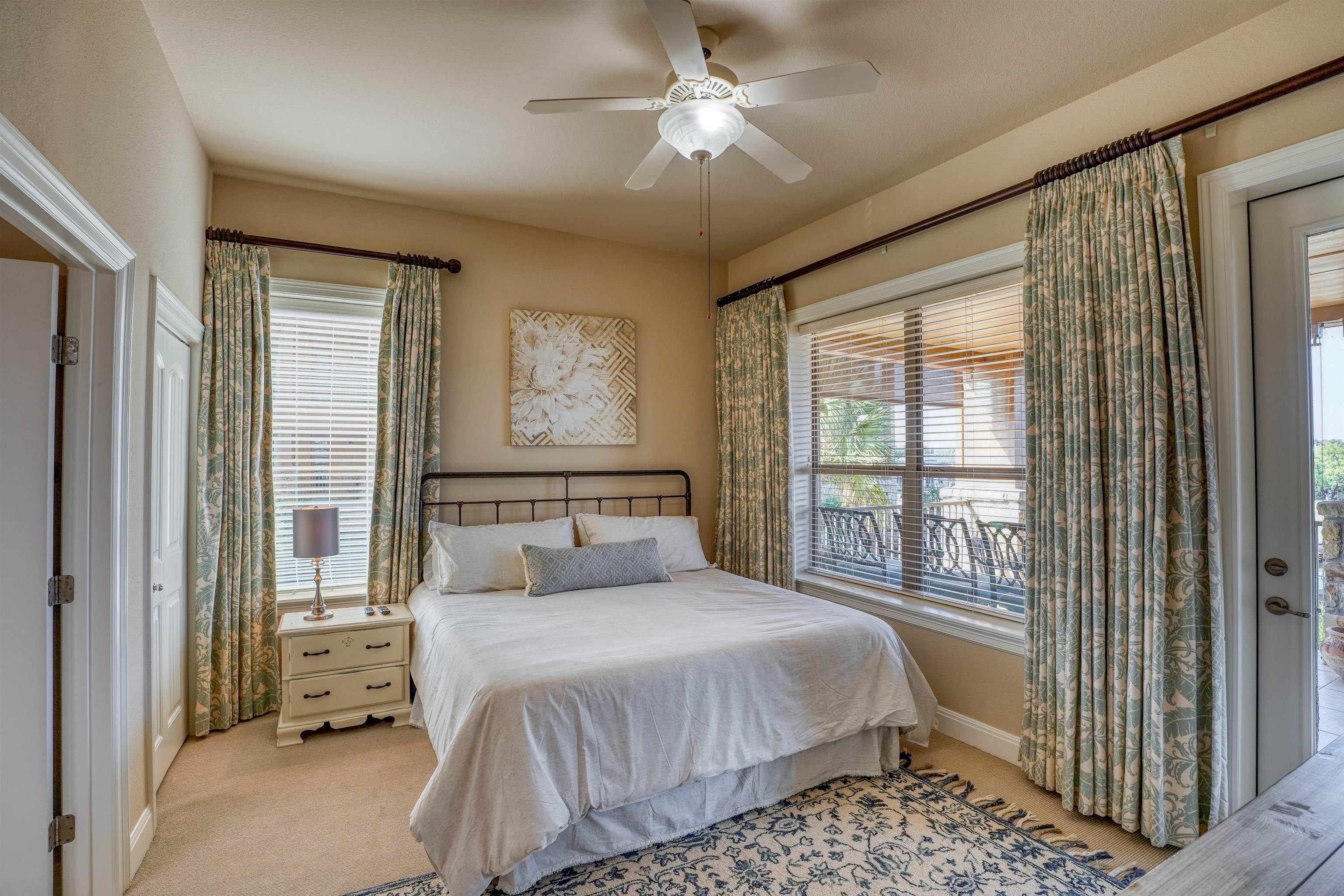 1000 The Cape #15 Property Photo 10