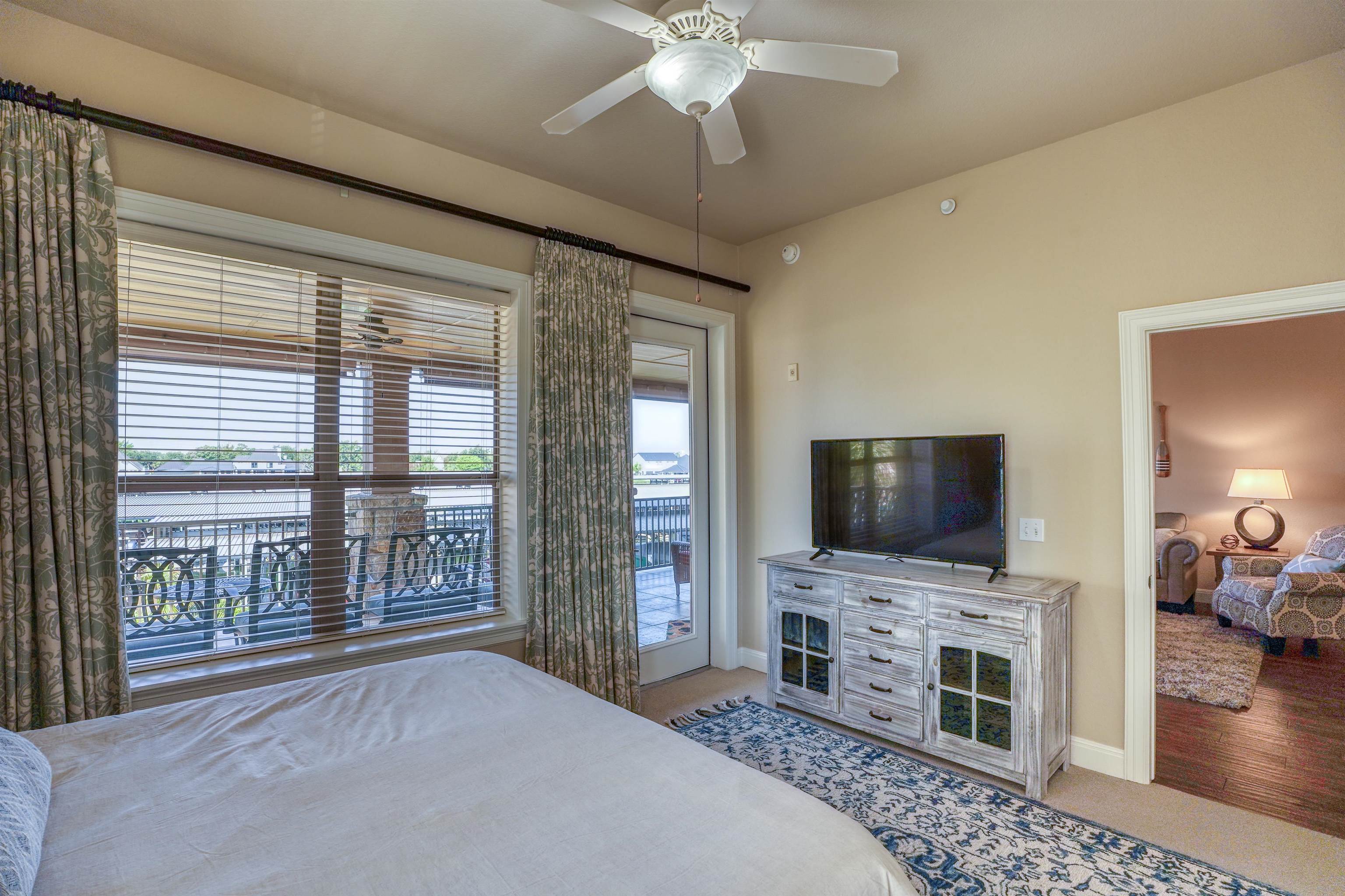 1000 The Cape #15 Property Photo 11