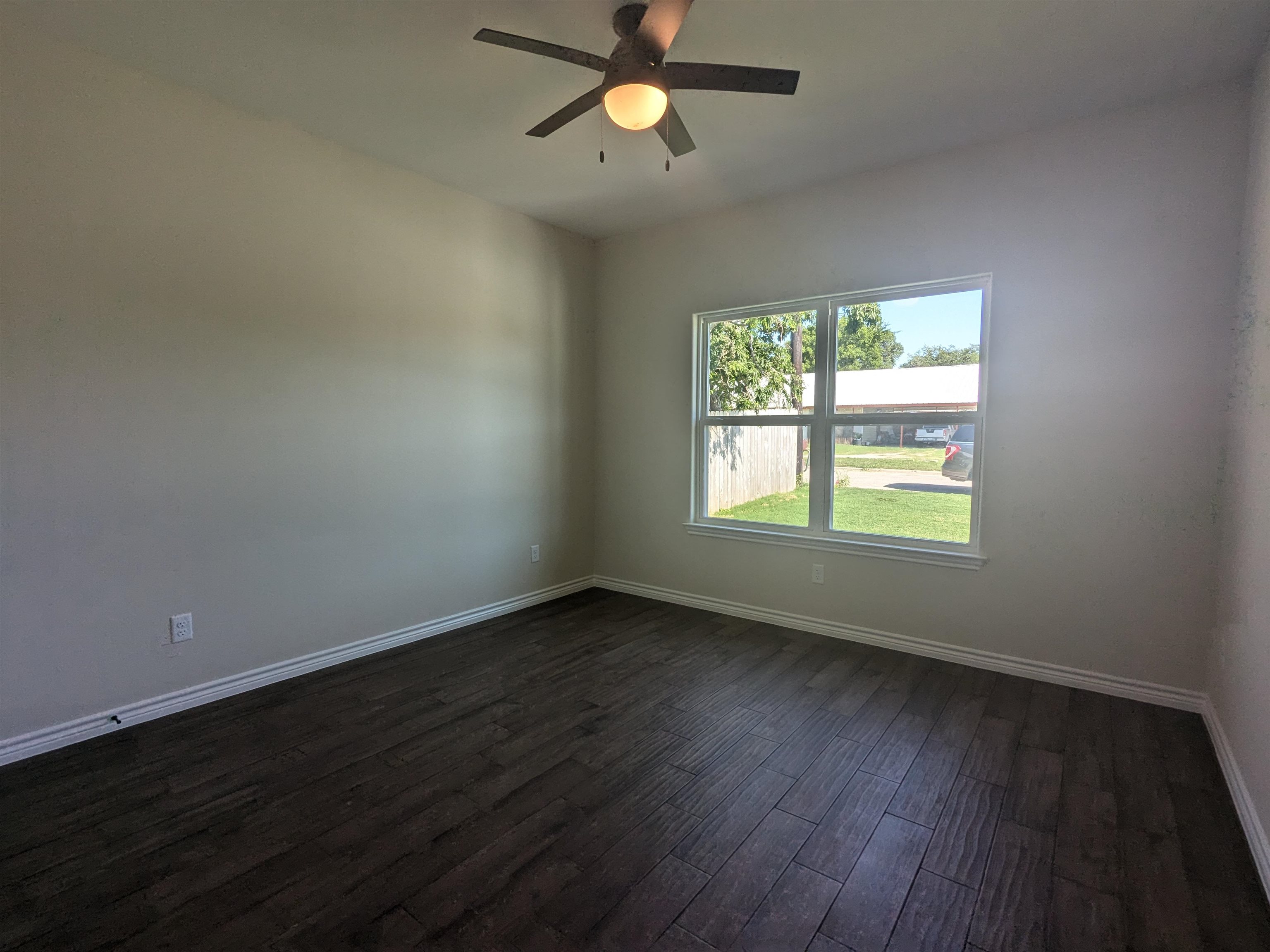 1704 E Avenue G Property Photo 4