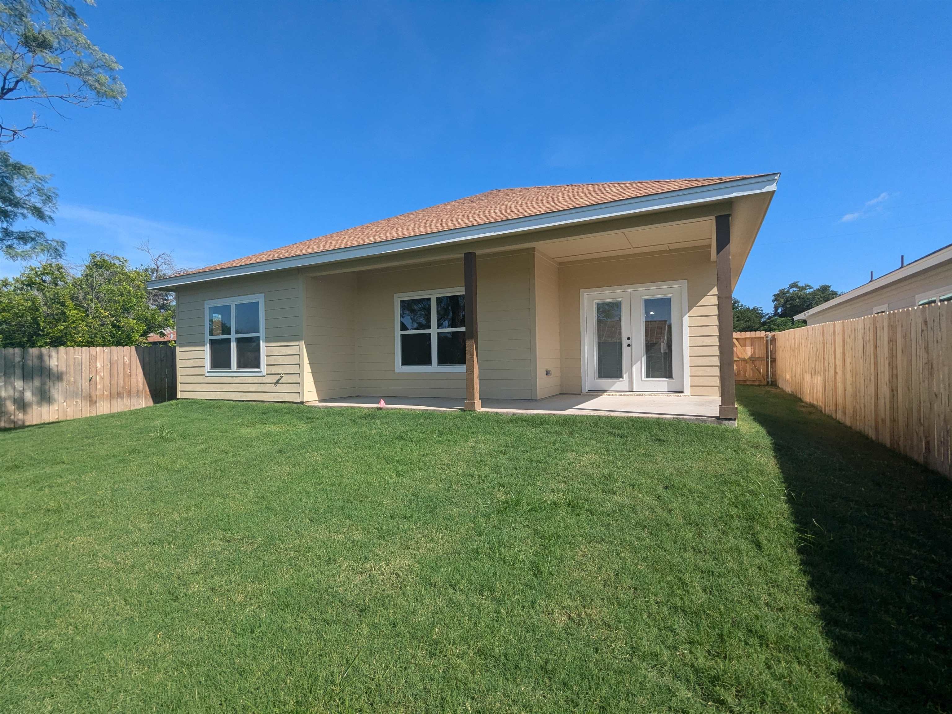 1704 E Avenue G Property Photo 17