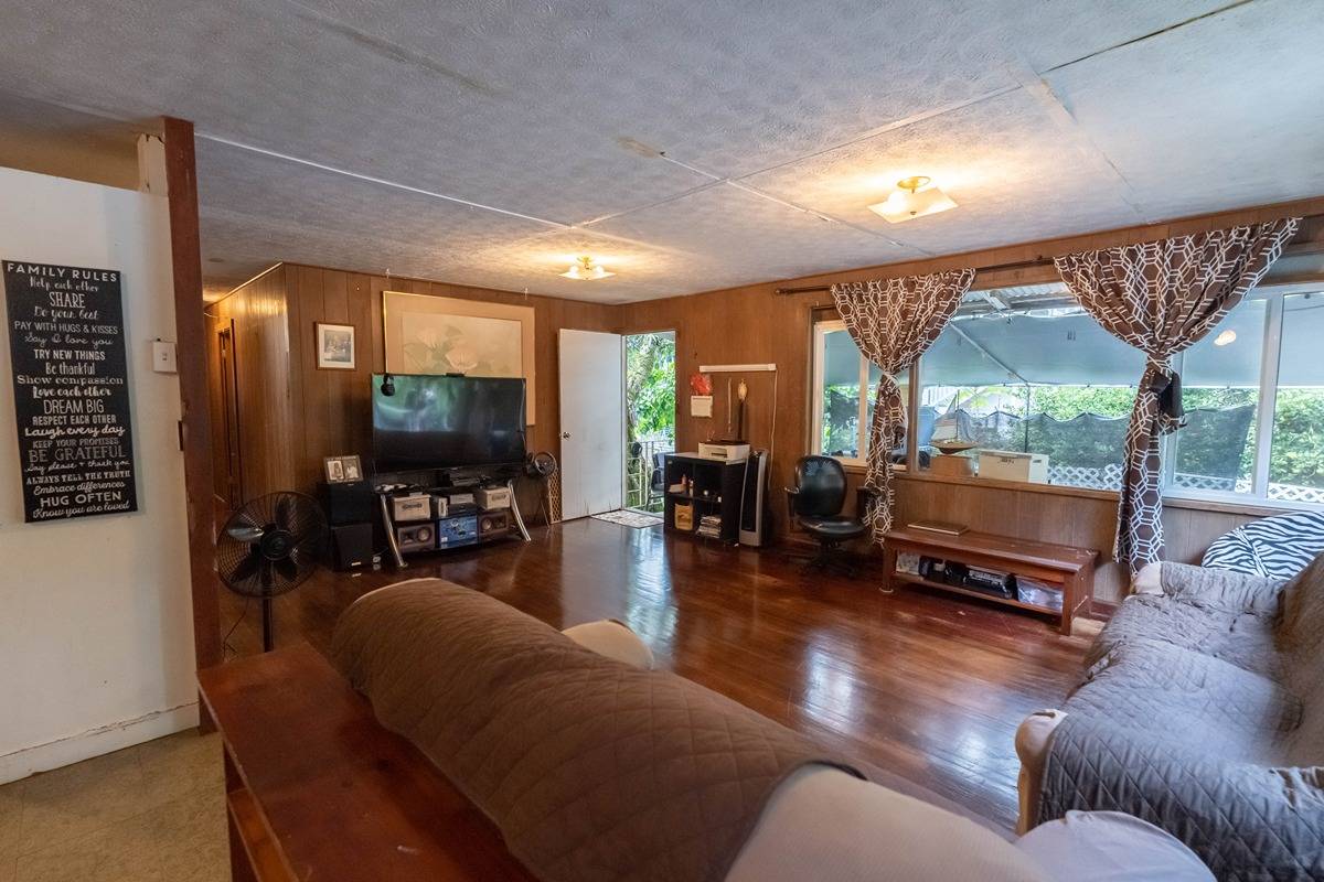 1589-a Kinoole St Property Photo 1