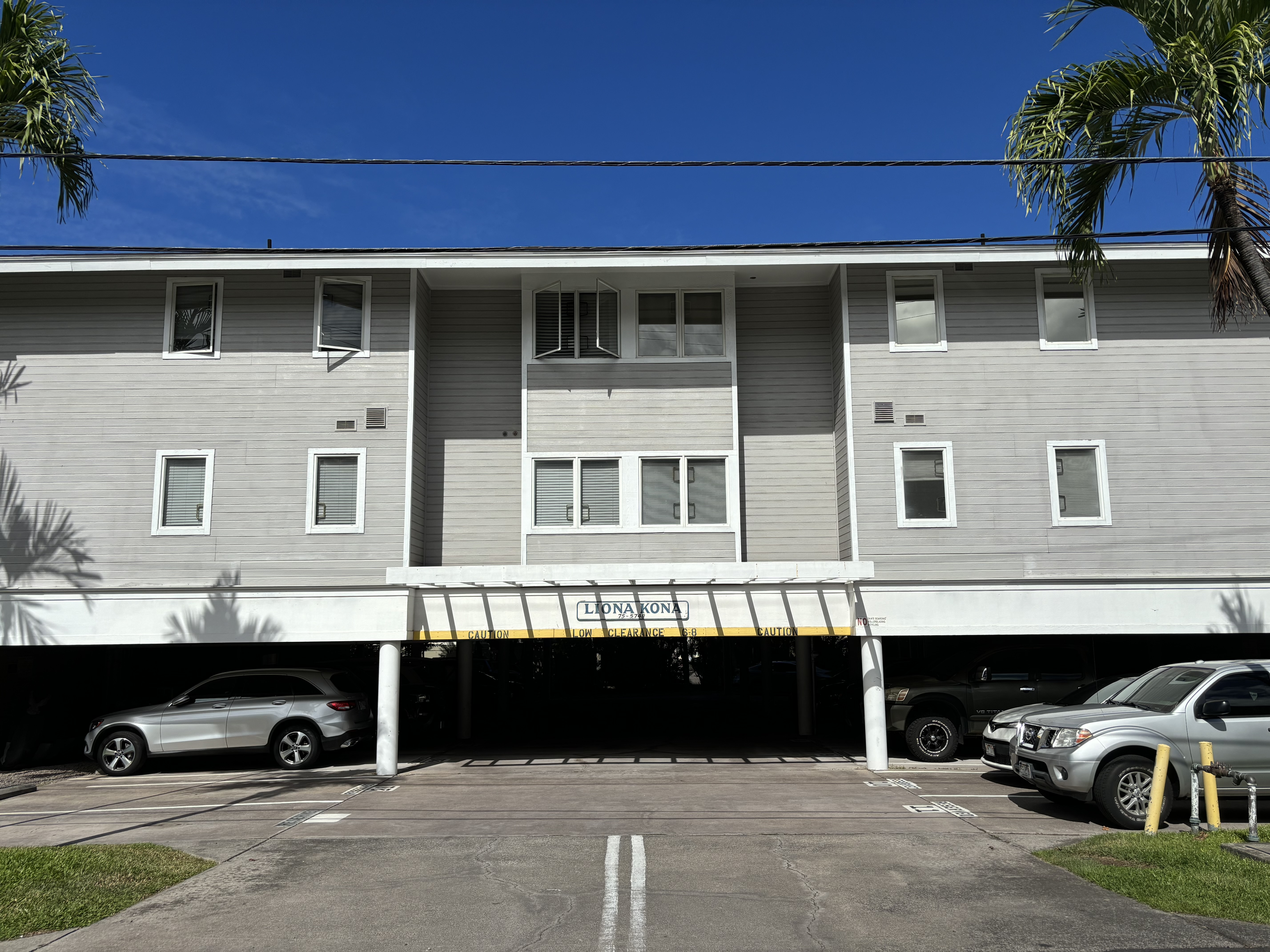 75-5748 Alahou St Property Photo 1