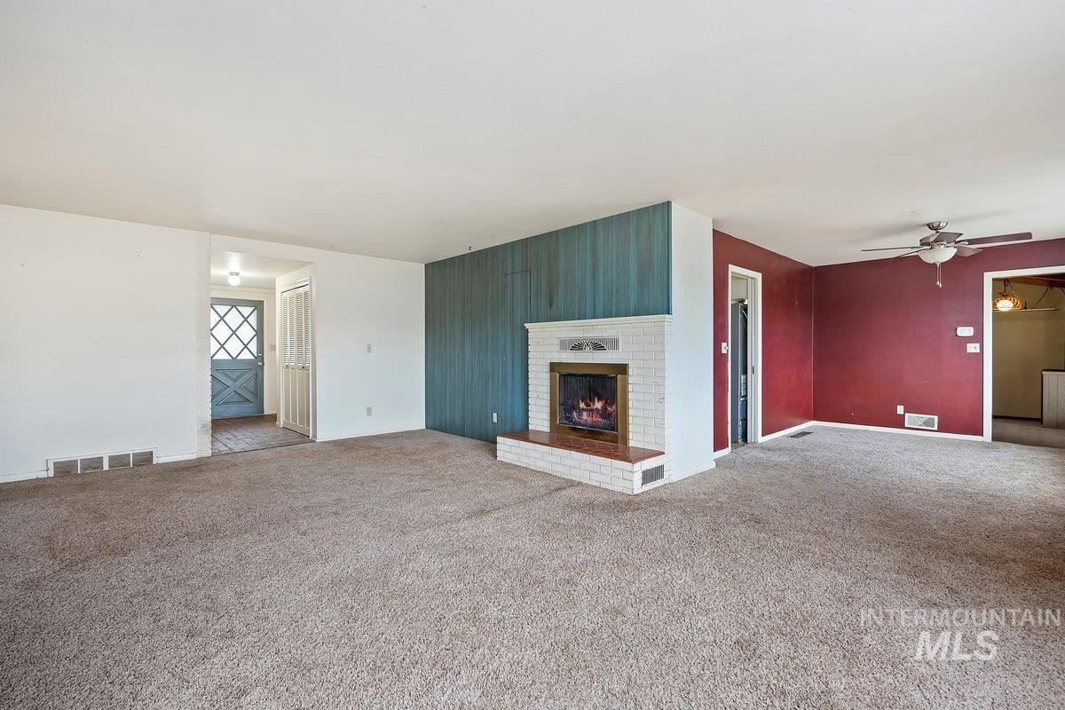 300 Main Street Property Photo 5