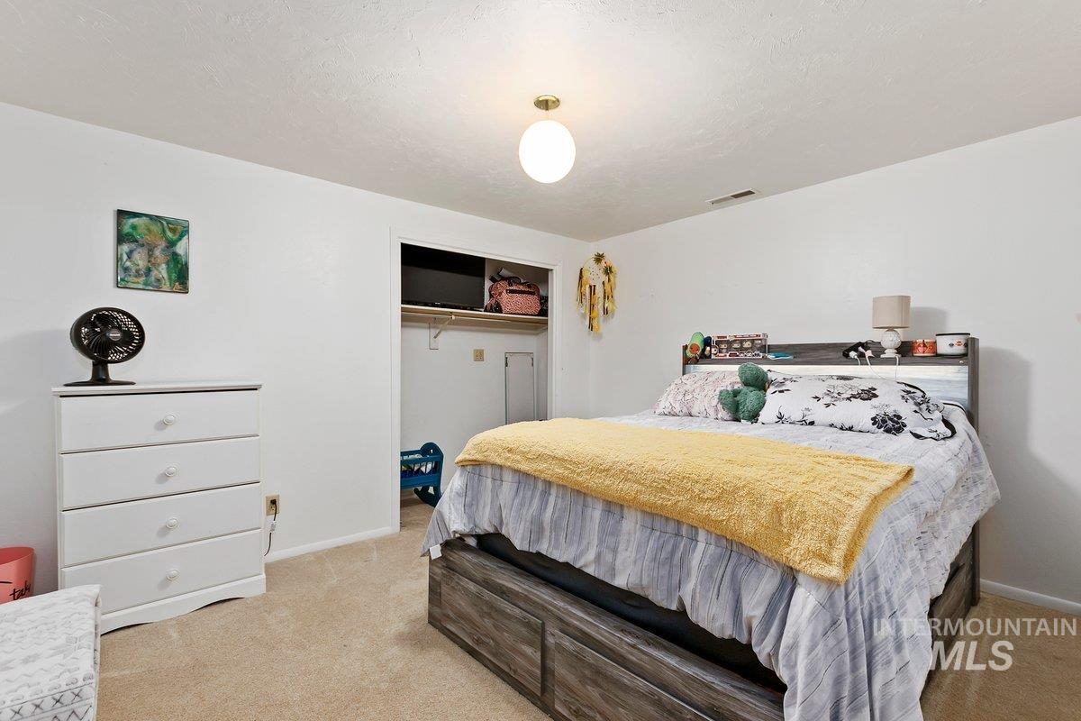 2593 E 3700 N Property Photo 21