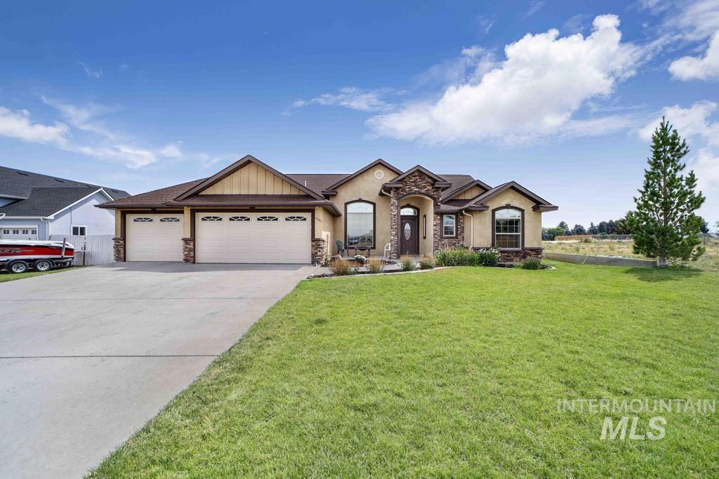 1041 Lupine Ln Property Photo 1