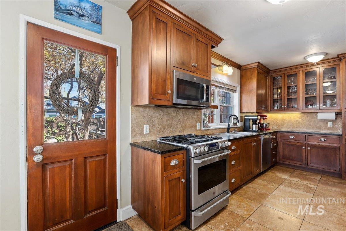 102 Fillmore Street Property Photo 7