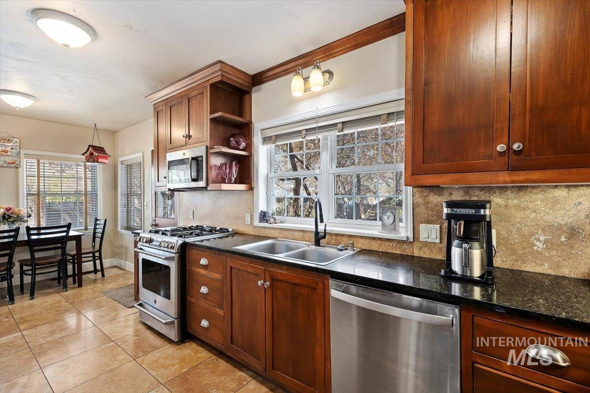 102 Fillmore Street Property Photo 8