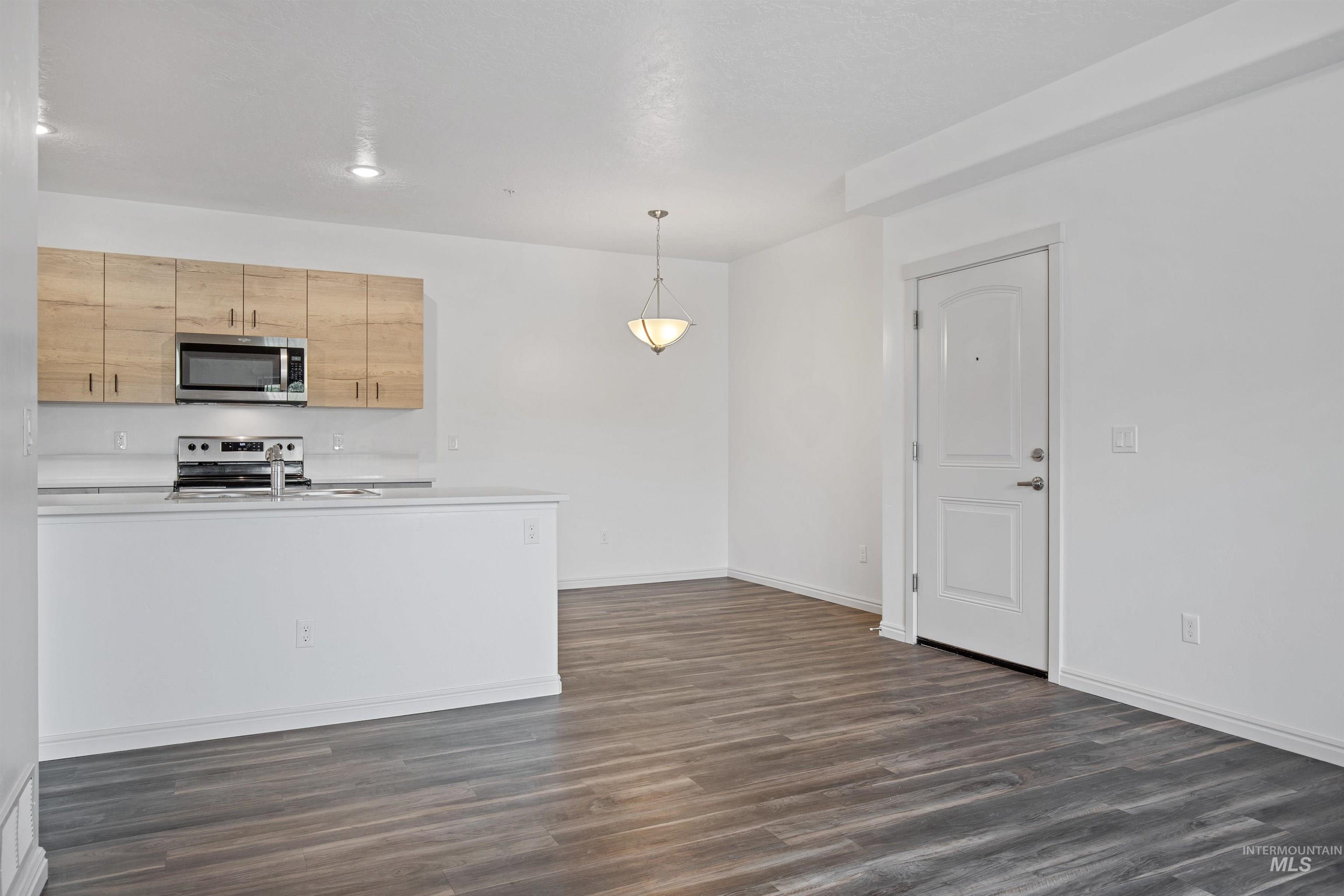 9557 W State St. Property Photo 12
