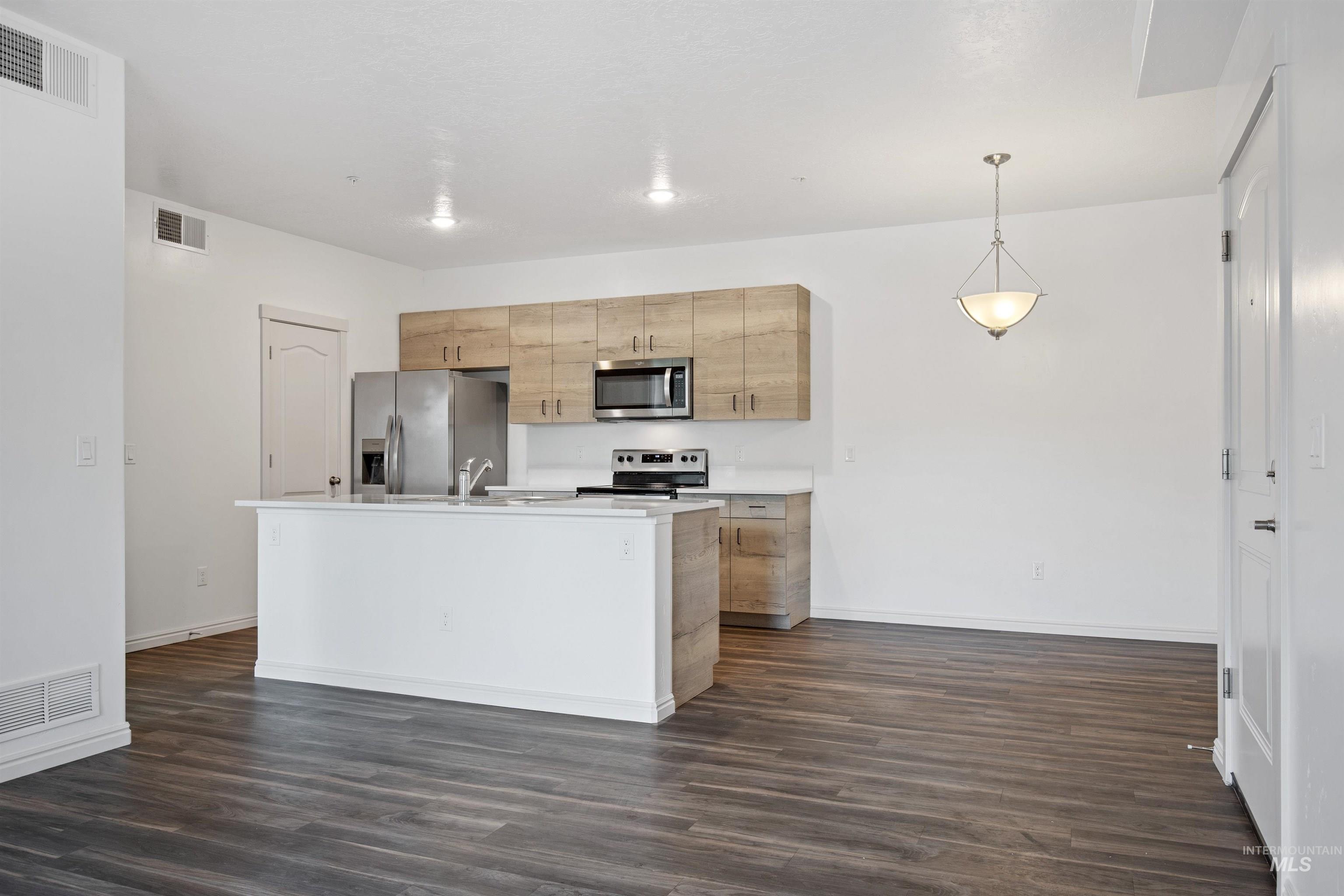 9557 W State St. Property Photo 13