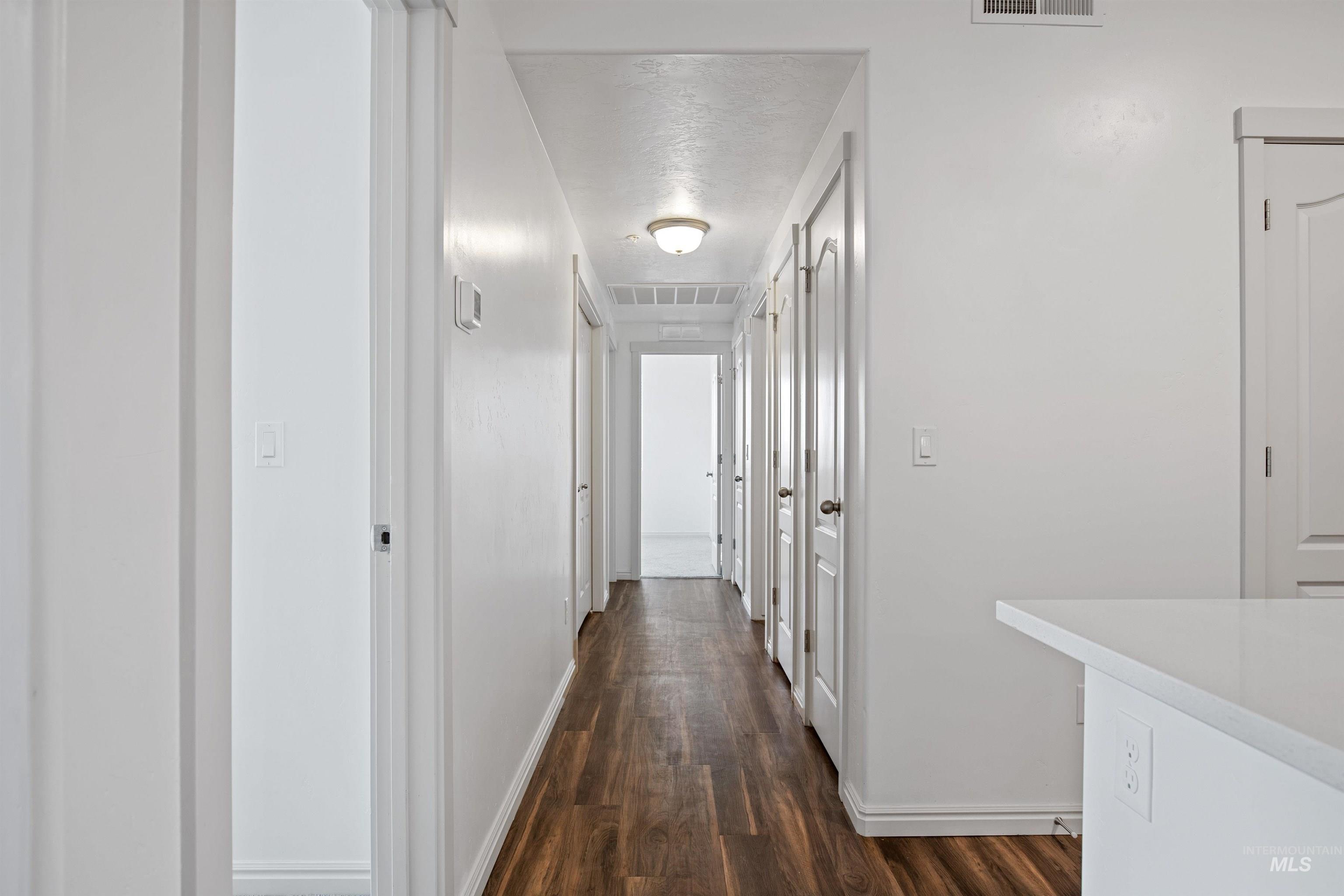 9557 W State St. Property Photo 14