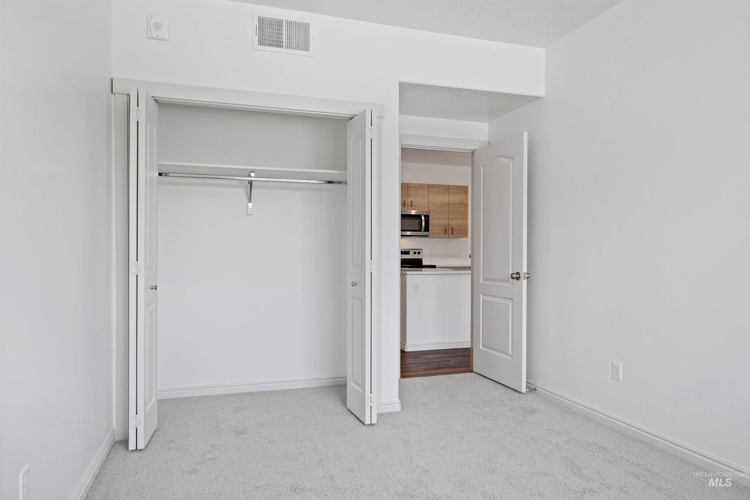 9557 W State St. Property Photo 15