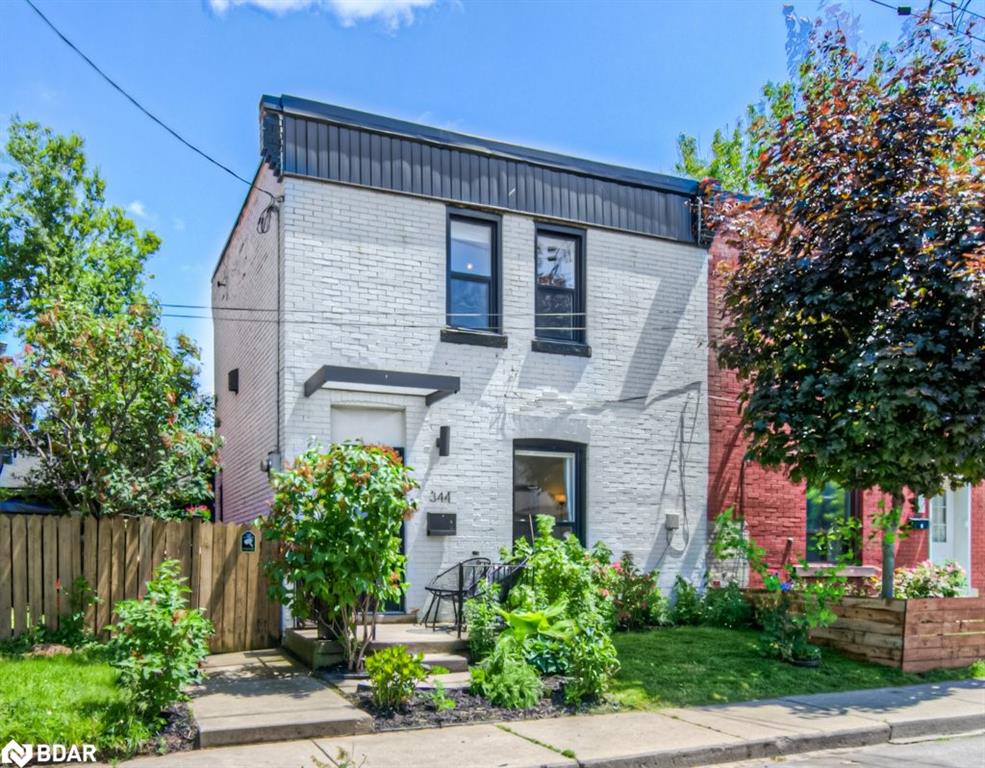 344 Emerald Street N Property Photo 1