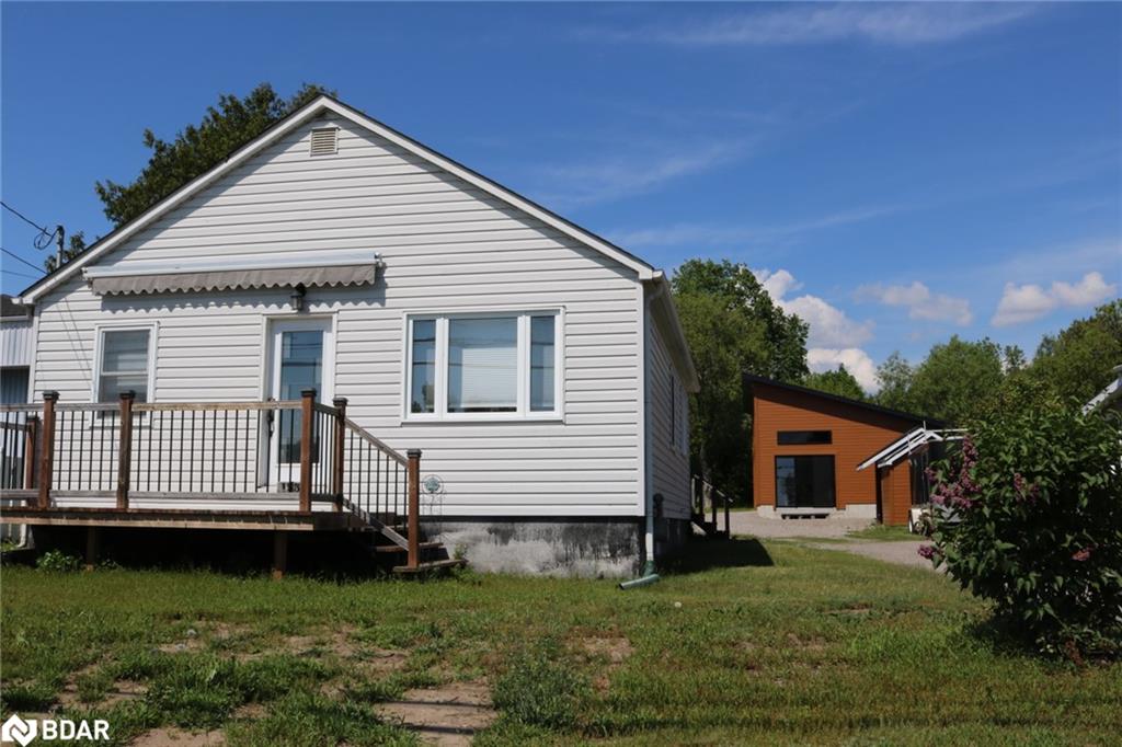 1558 Main Street W Property Photo 1