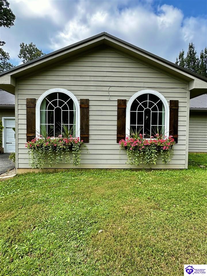 353 Spring Meadow Drive Property Photo 9