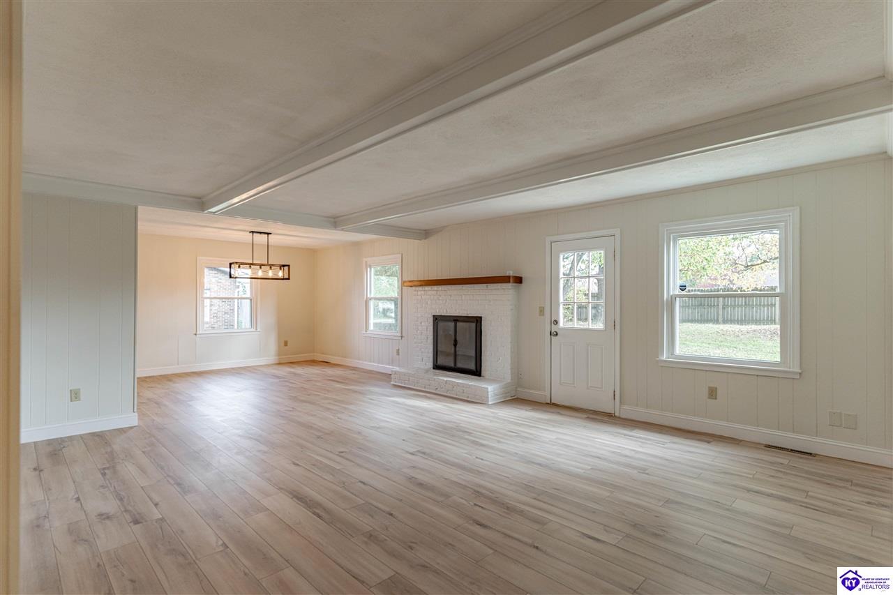 1575 Catalpa Drive Property Photo 3