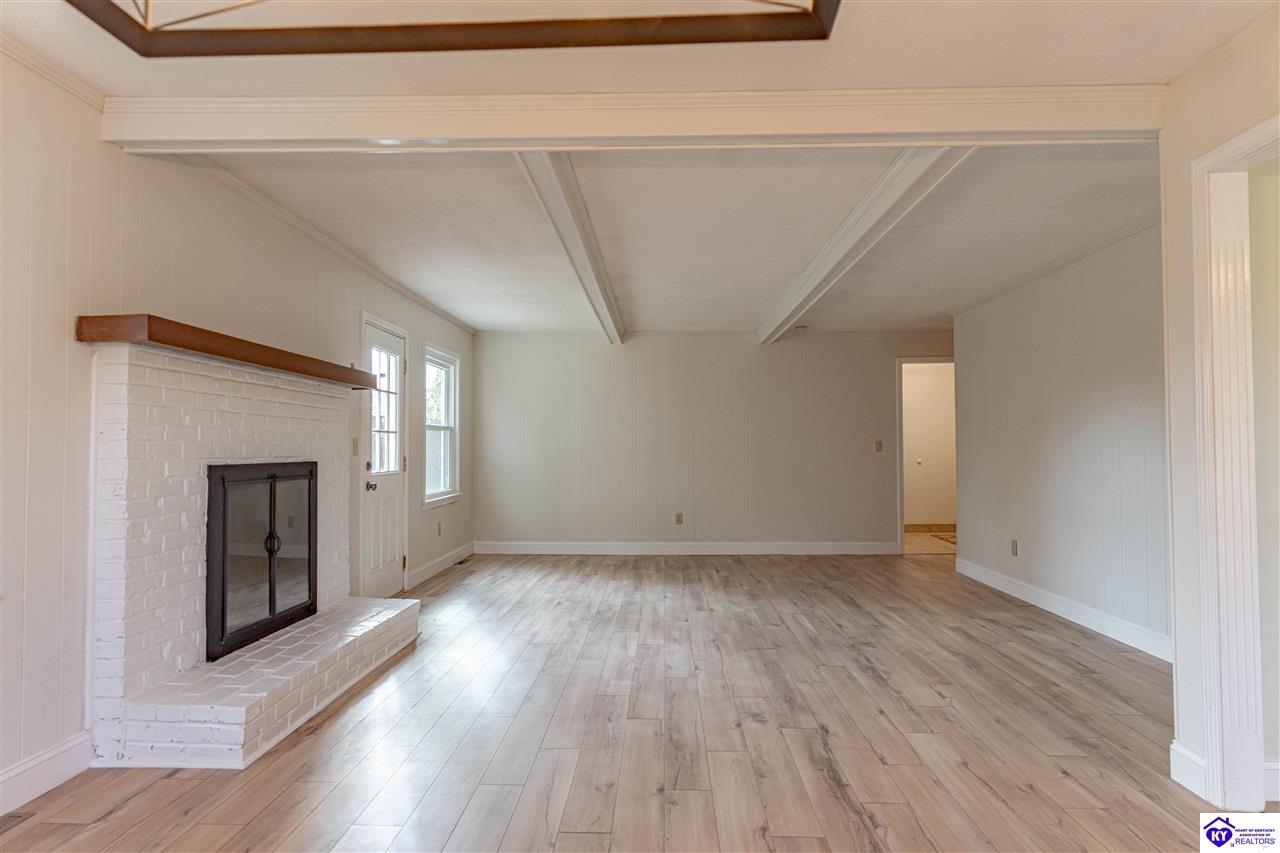 1575 Catalpa Drive Property Photo 6