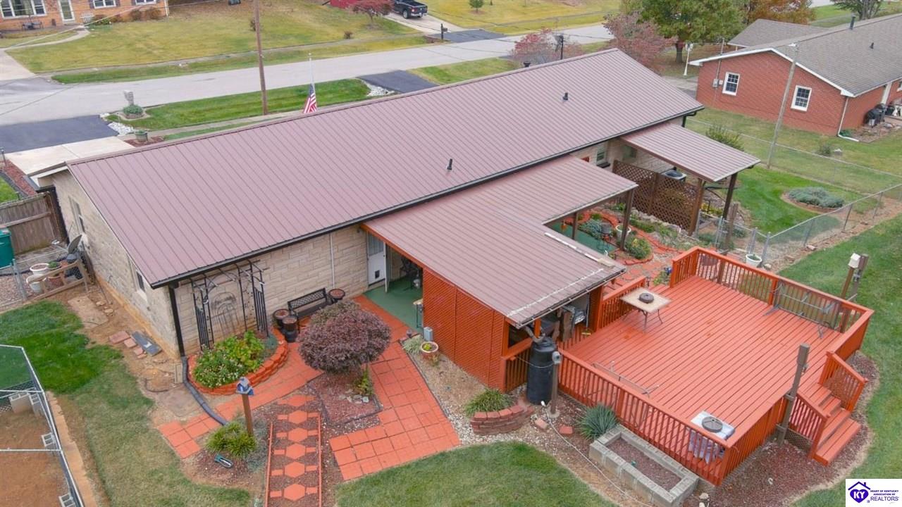 400 Eastern Drive Property Photo 8